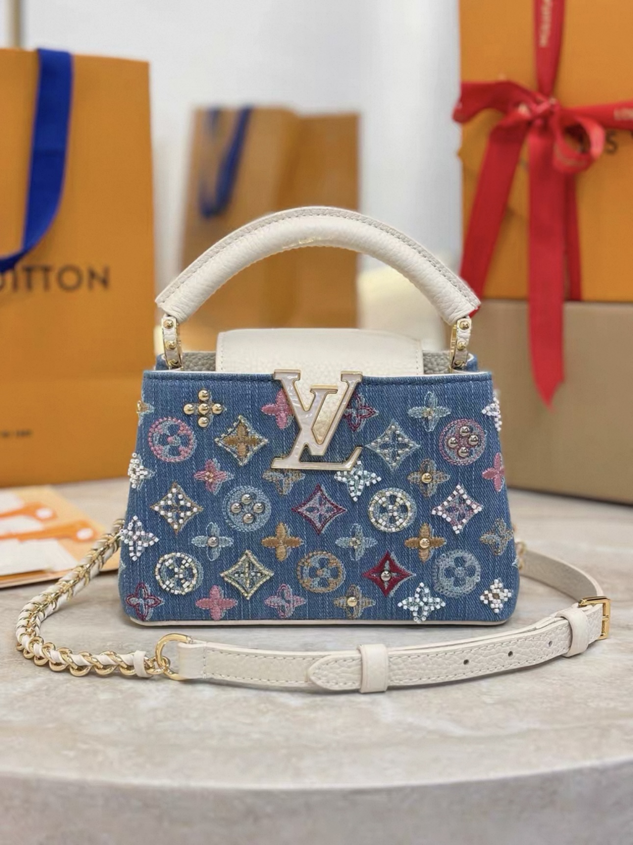 LV Capucines M12947 - image 2
