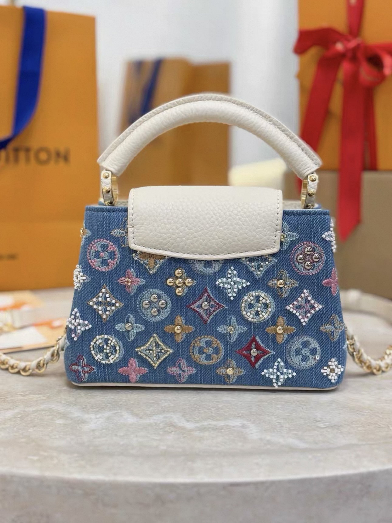 LV Capucines M12947 - image 3