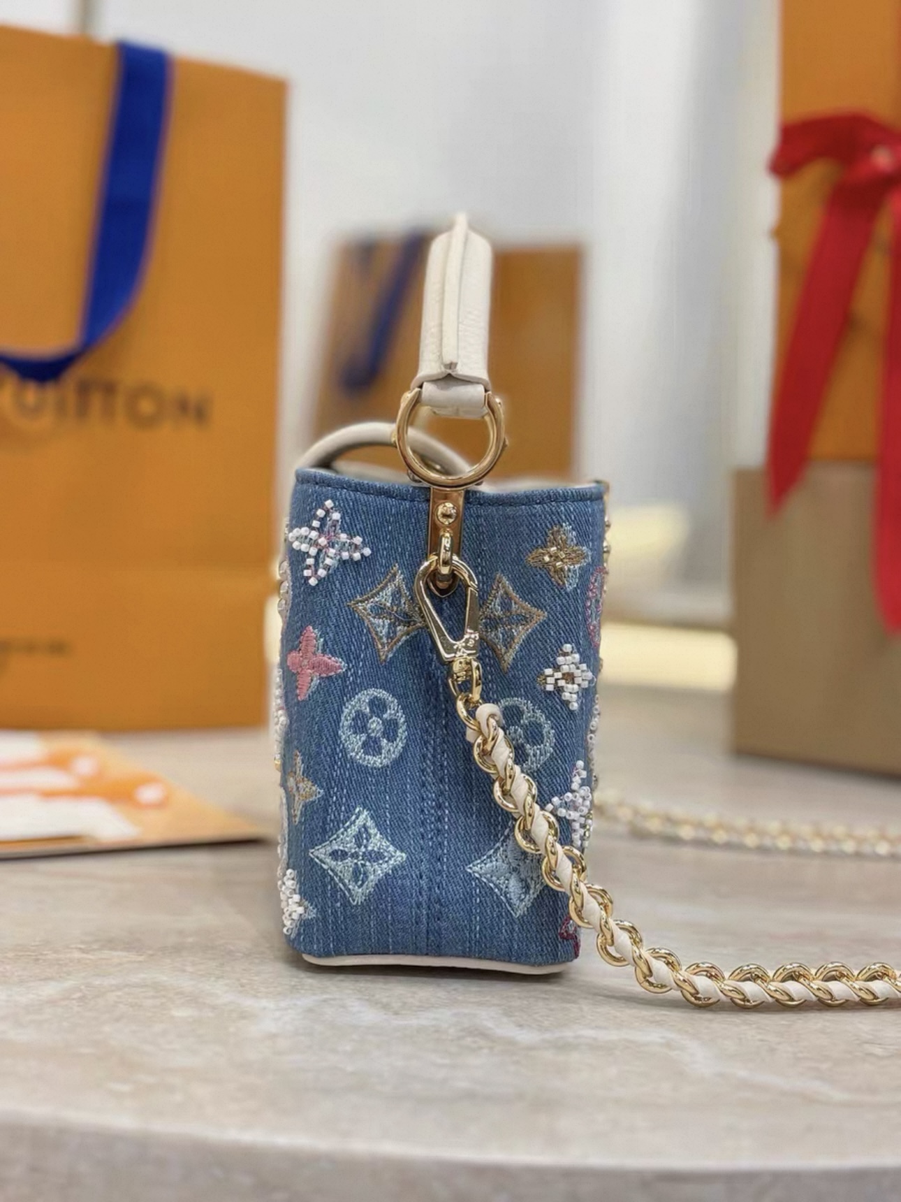 LV Capucines M12947 - image 4