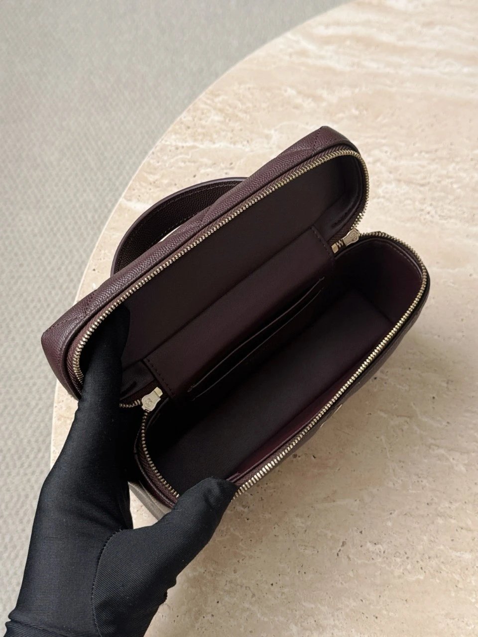 CHANEL 25K Vanity with Chain - image 6