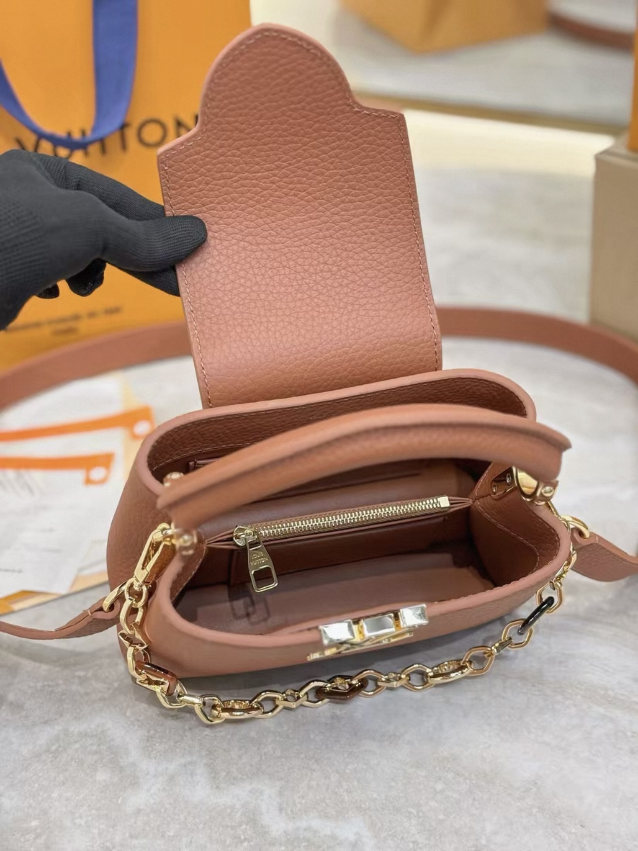 LV Capucines BB - image 5