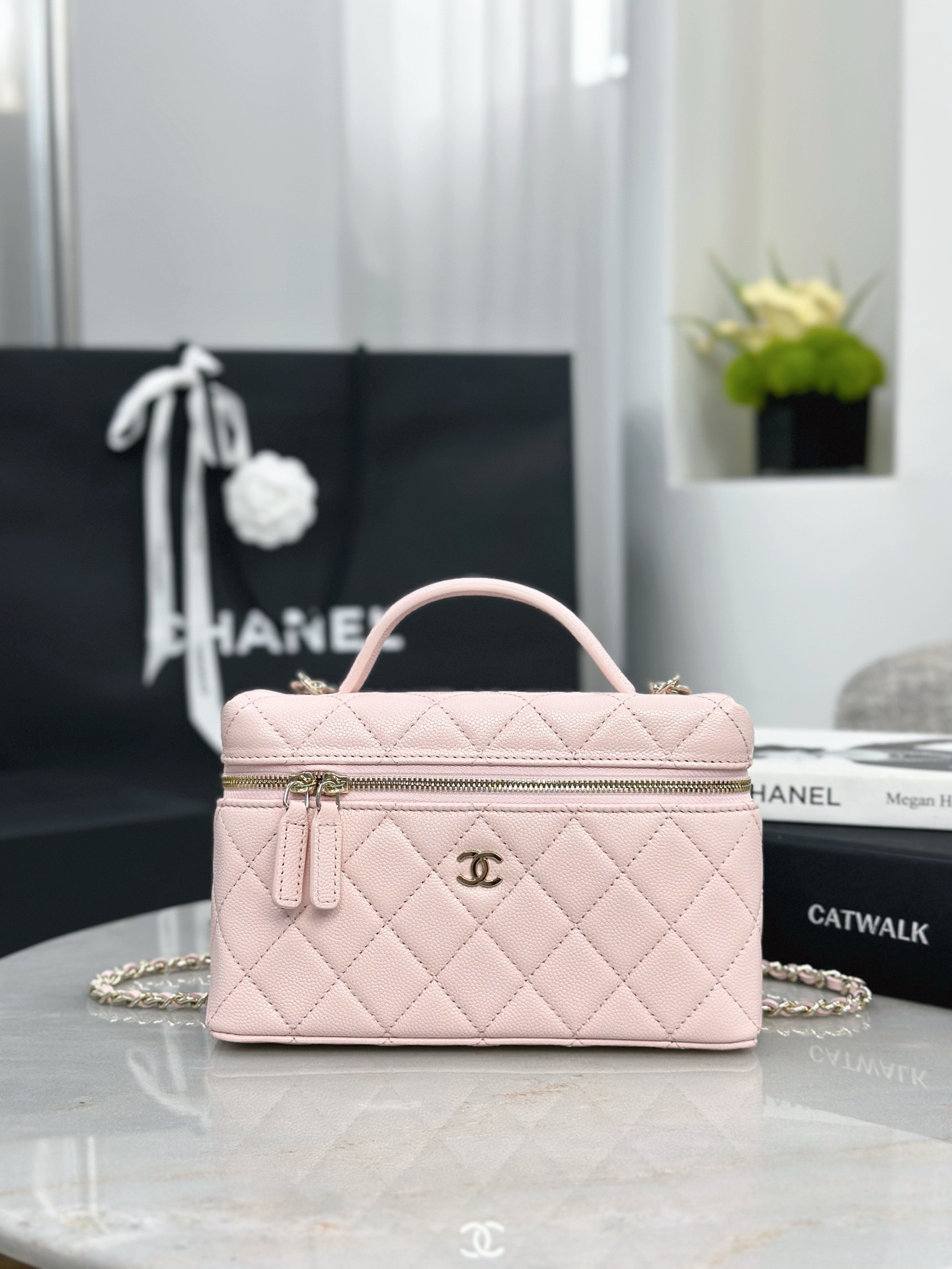 CHANEL Vanity with chain – Grained calfskin - image 2