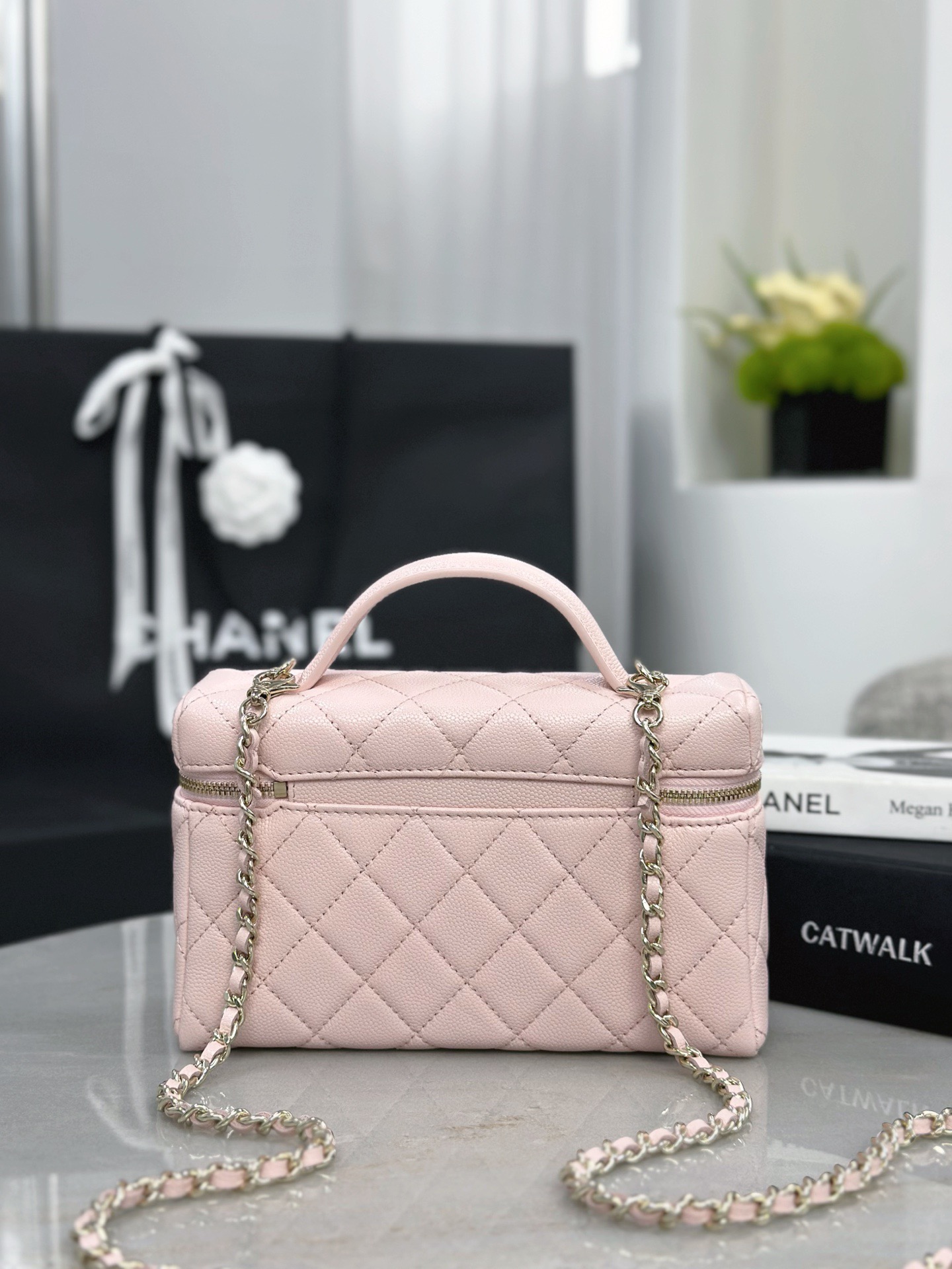 CHANEL Vanity with chain – Grained calfskin - image 3