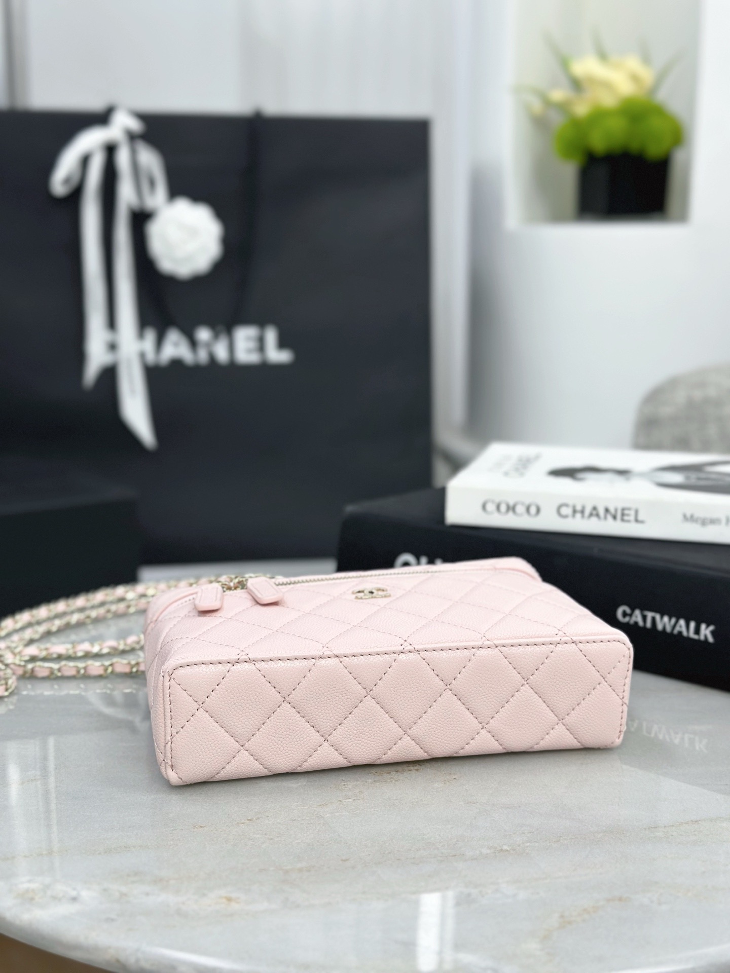 CHANEL Vanity with chain – Grained calfskin - image 4