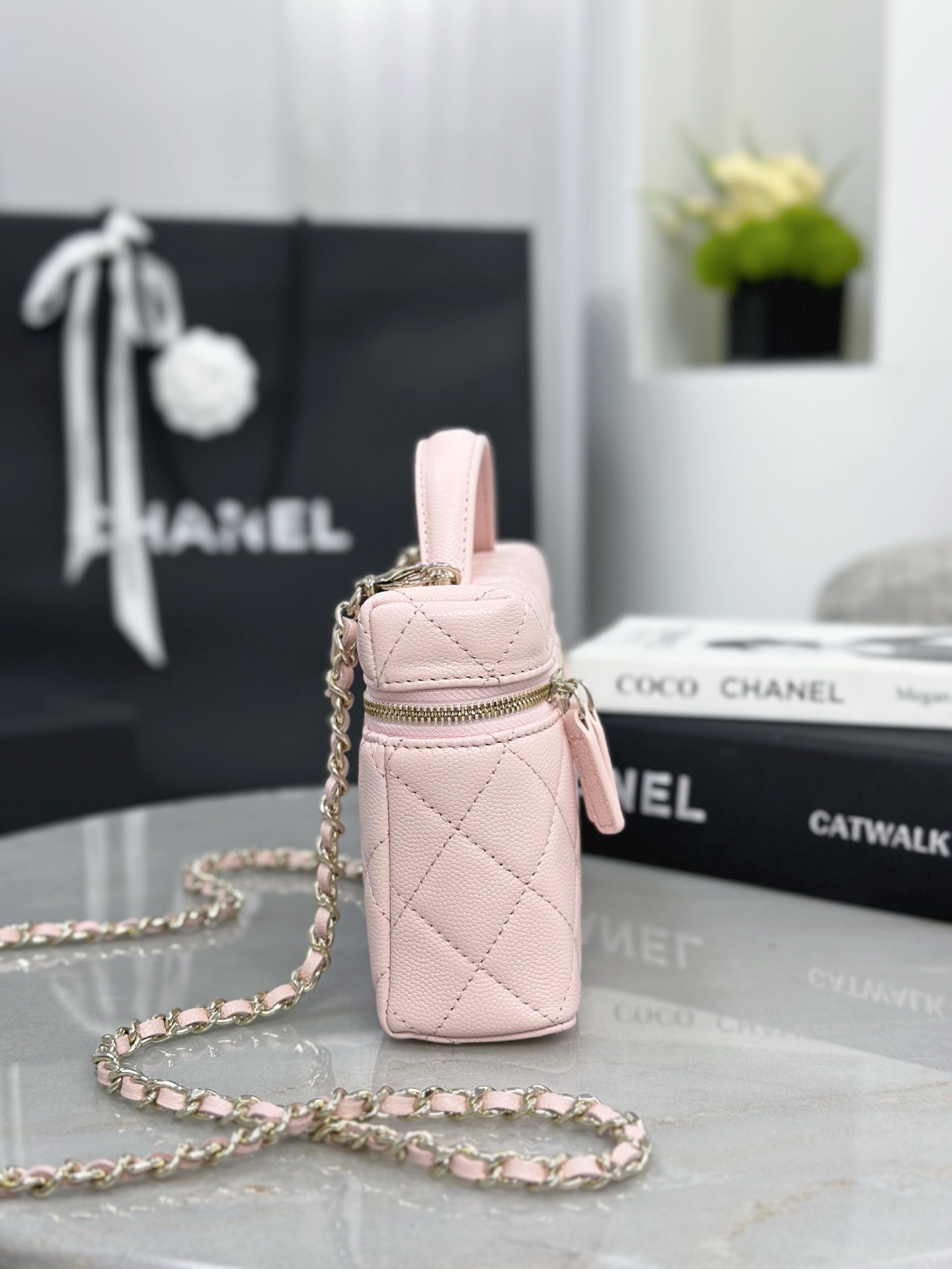 CHANEL Vanity with chain – Grained calfskin - image 5