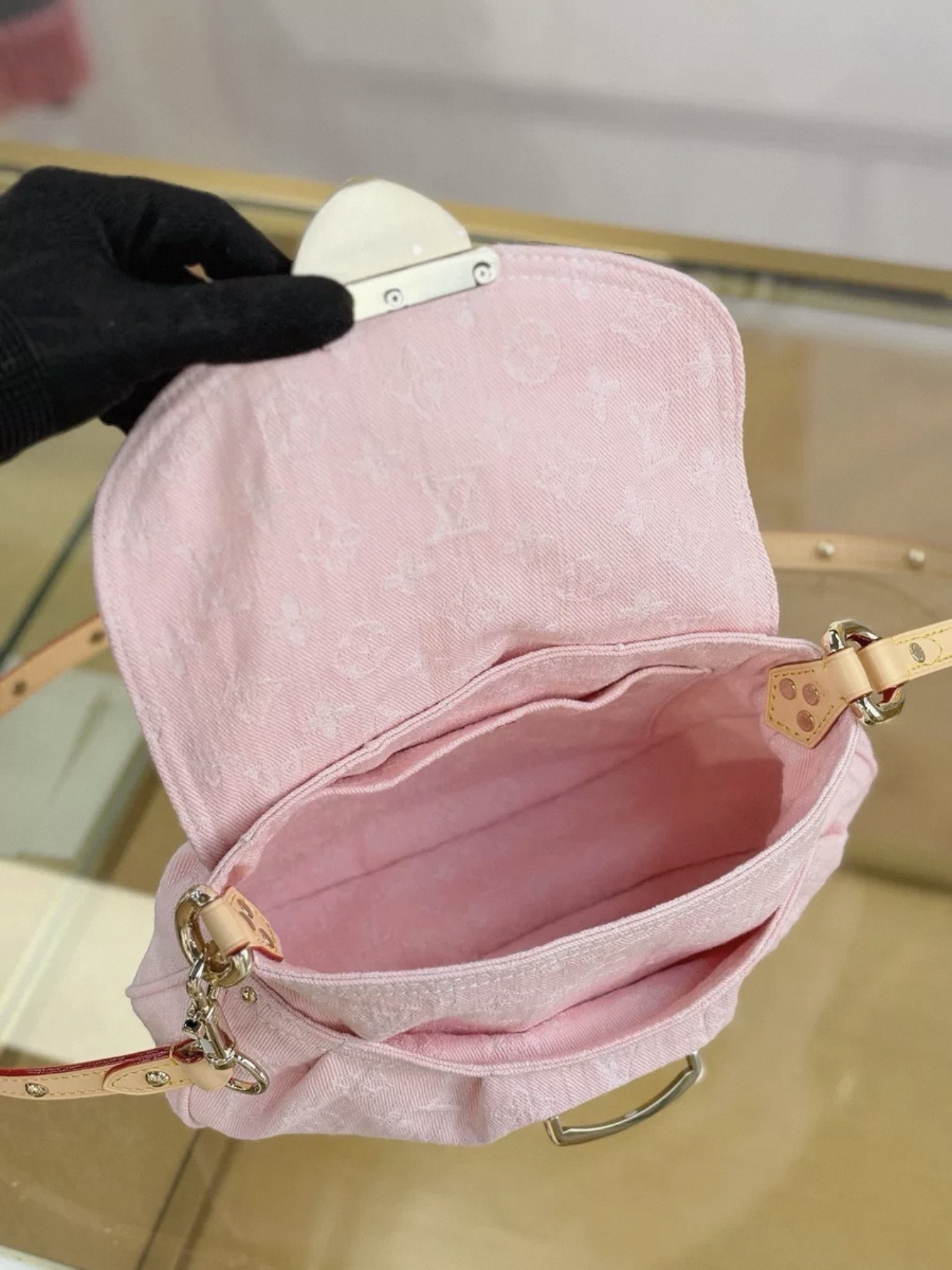 LV Denim Washed Pink Collection M13347 - image 7