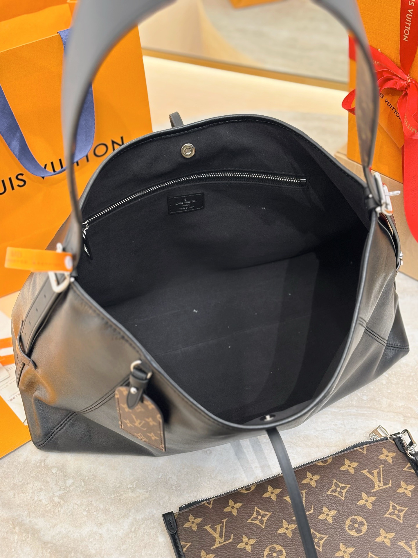 LV Carryall Dark MM M25143 - image 6