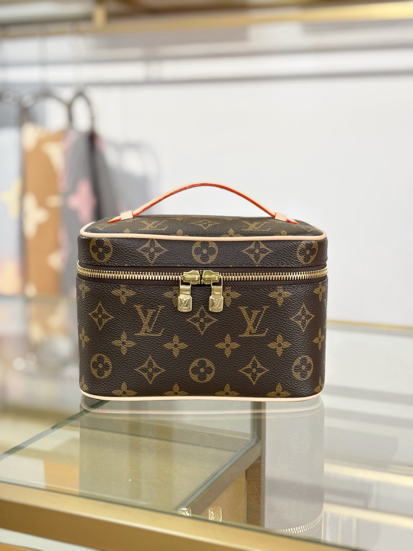 LV Nice Vanity Bag M44495 - image 2