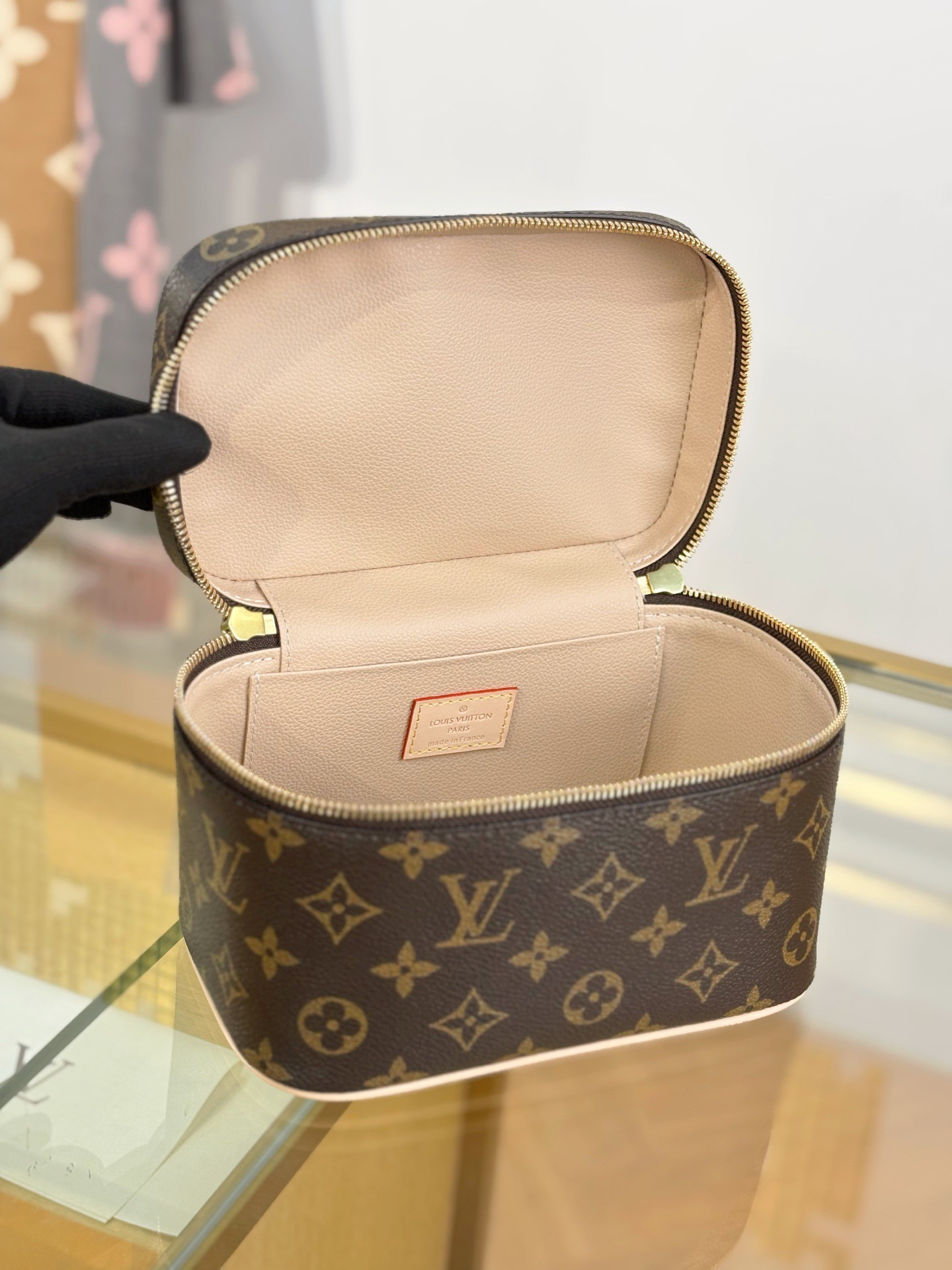 LV Nice Vanity Bag M44495 - image 7
