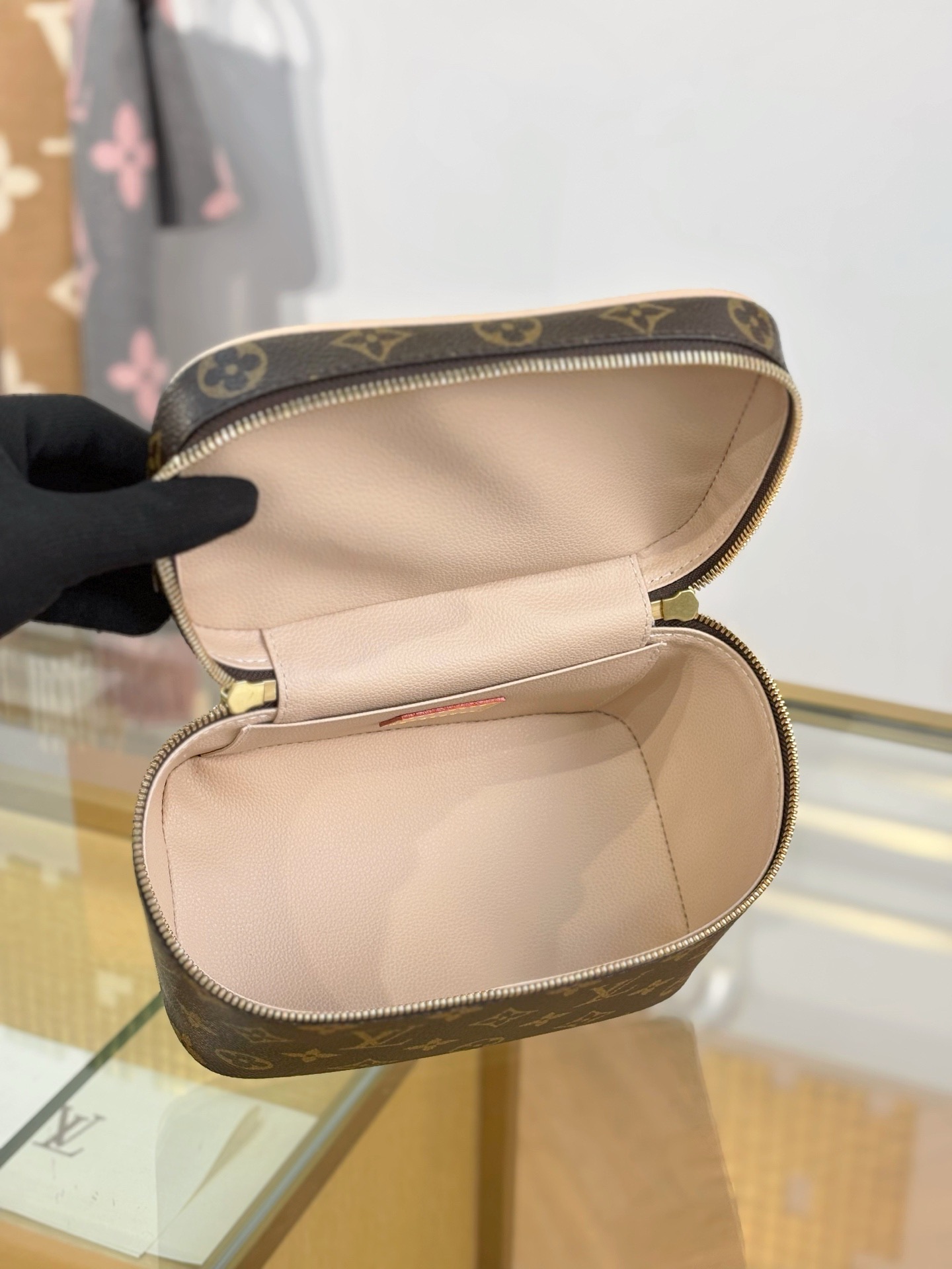LV Nice Vanity Bag M44495 - image 8