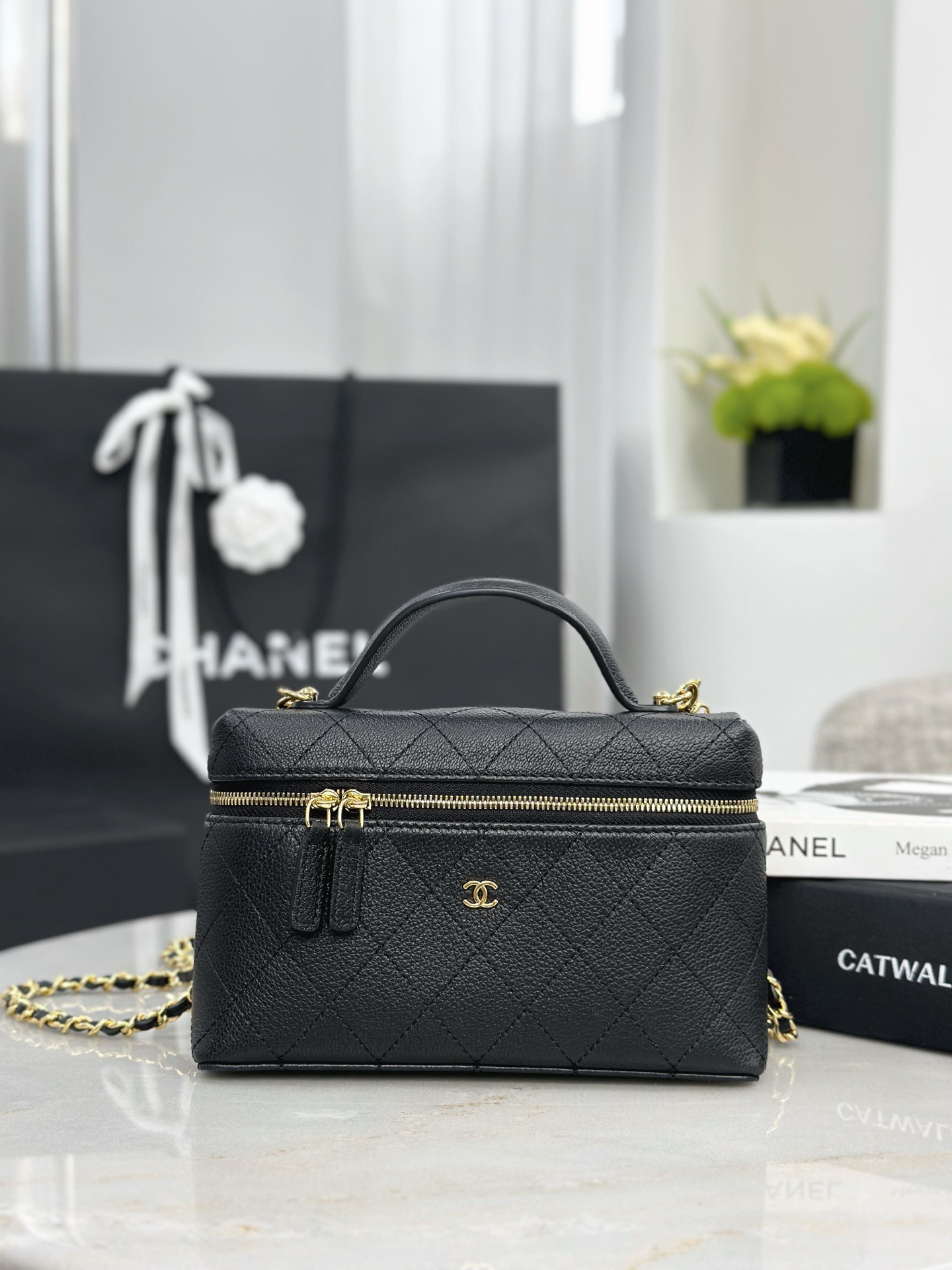 CHANEL 26P Goatskin Quilted Top Handle Slim Vanity With Chain Black - image 2