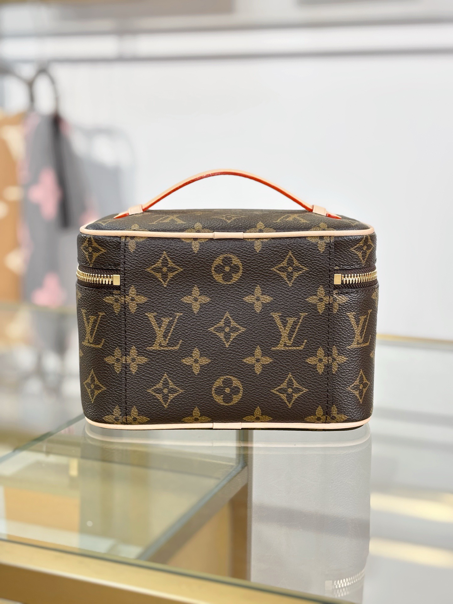 LV Nice Vanity Bag M44495 - image 5