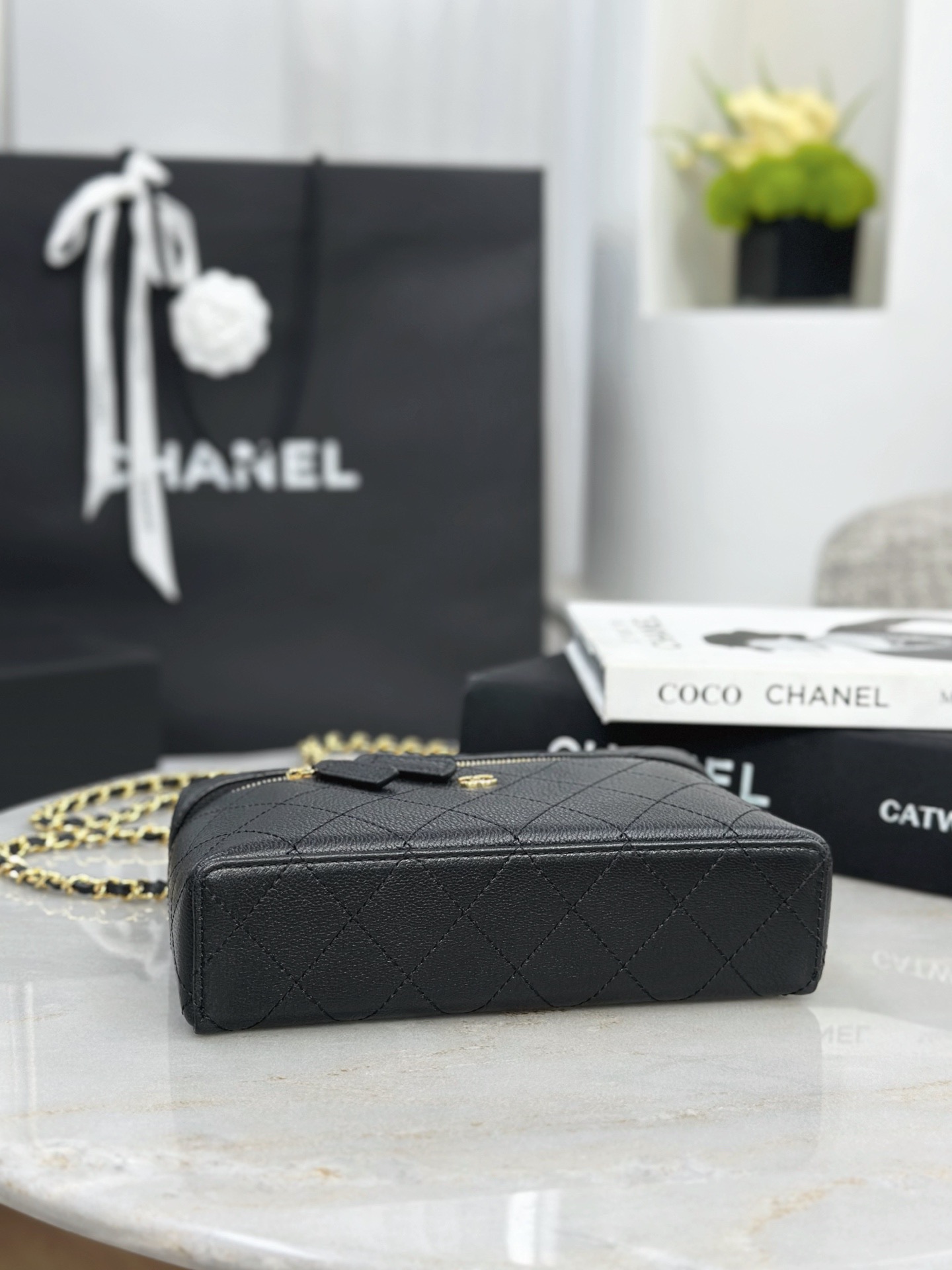 CHANEL 26P Goatskin Quilted Top Handle Slim Vanity With Chain Black - image 5