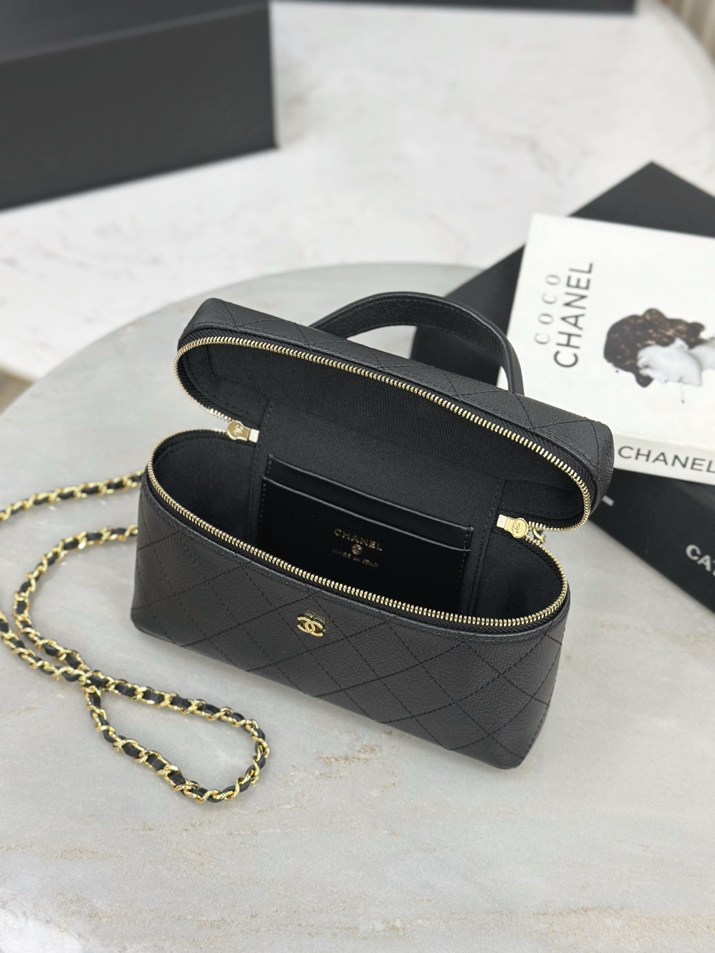 CHANEL 26P Goatskin Quilted Top Handle Slim Vanity With Chain Black - image 6