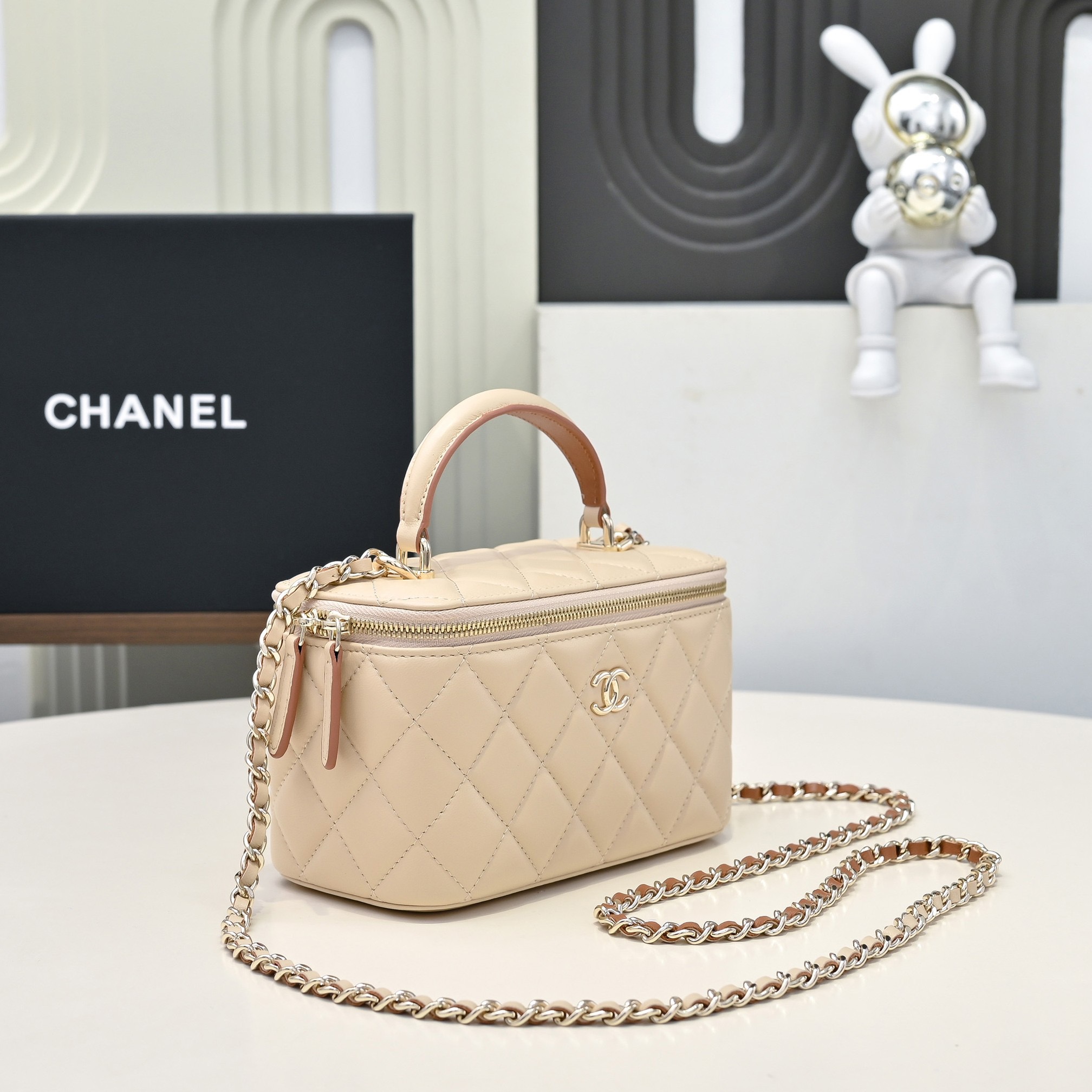 CHANEL Lambskin Quilted Small Top Handle Vanity Case With Chain Ecru Dark Beige - image 4