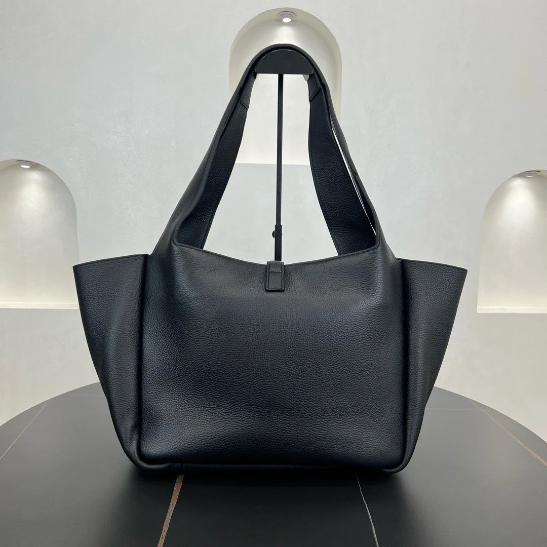 YSL Le5À7 Bea textured-leather tote bag - image 4