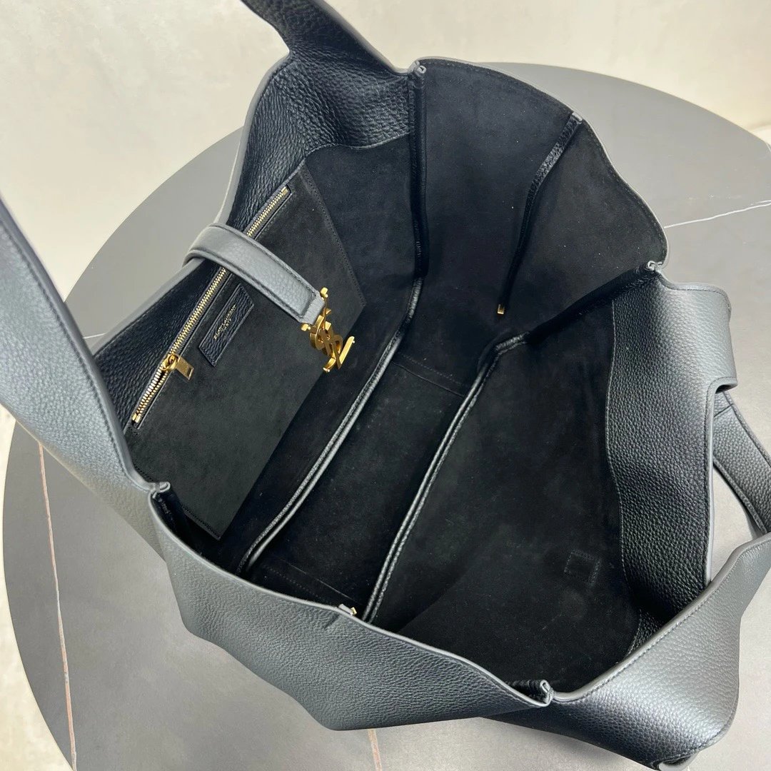 YSL Le5À7 Bea textured-leather tote bag - image 6