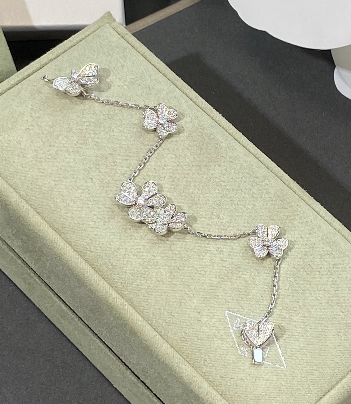 VCA Frivole with full diamonds Series - image 8
