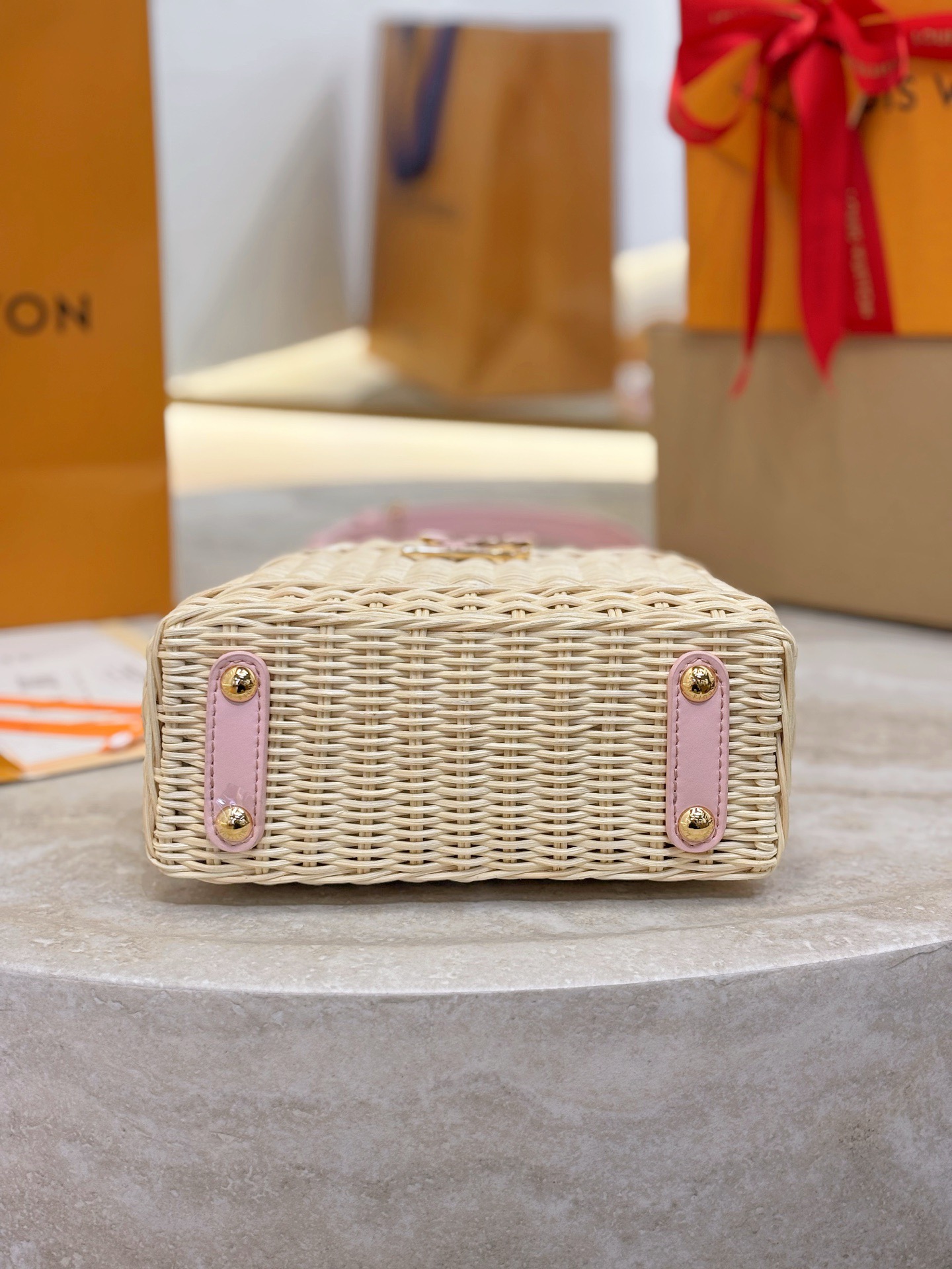LV Capucines Mini M28548 - image 5