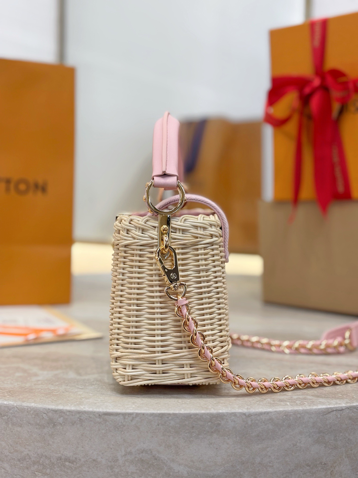 LV Capucines Mini M28548 - image 4