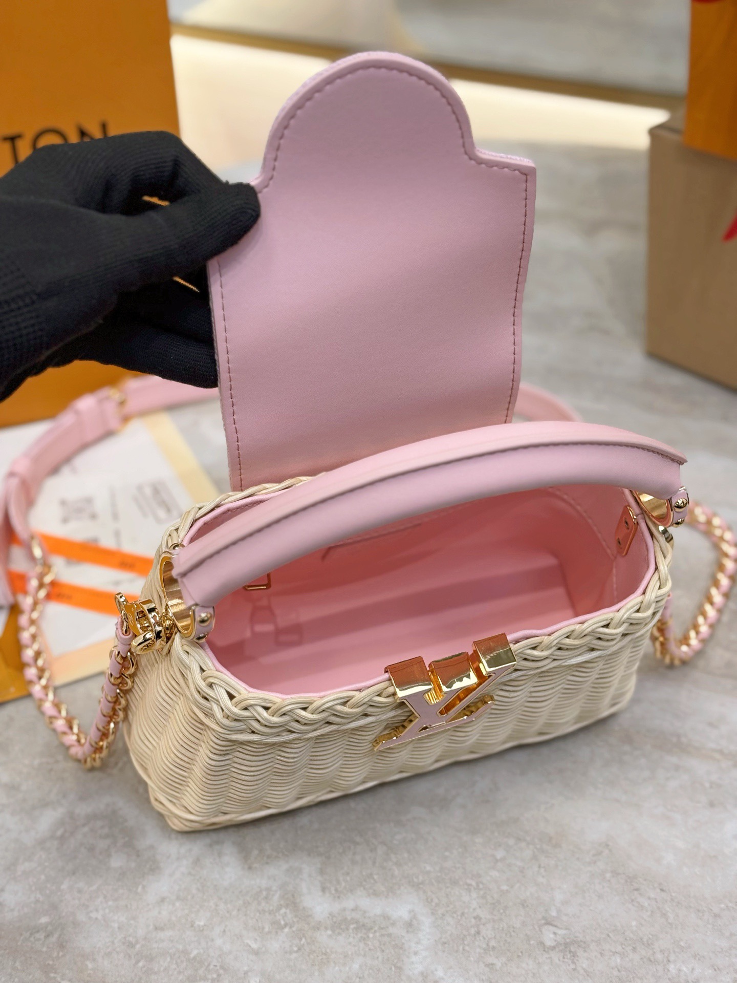 LV Capucines Mini M28548 - image 6