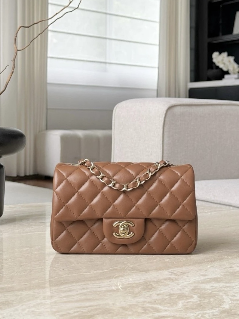 CHANEL Mini Classic Handbag lambskin leather-20CM - image 2