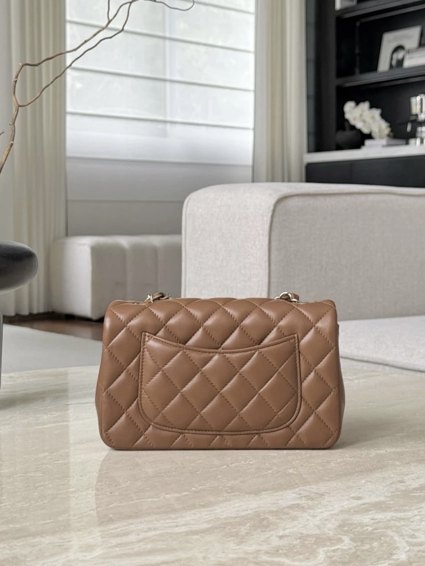 CHANEL Mini Classic Handbag lambskin leather-20CM - image 3