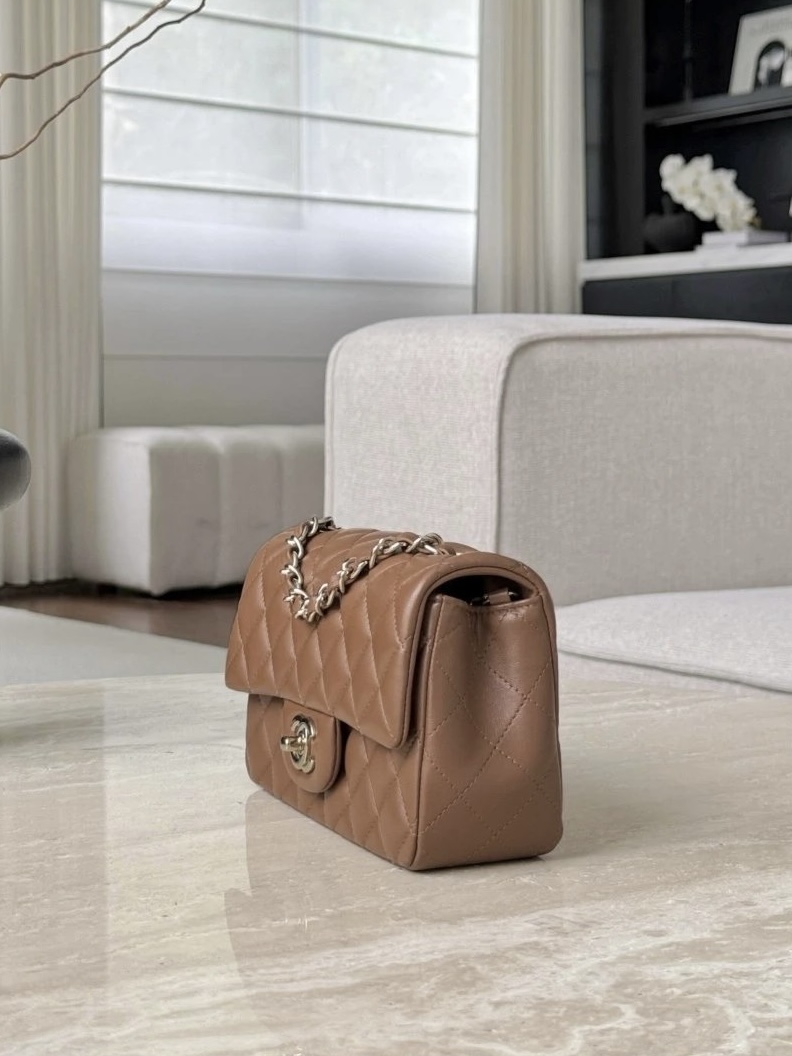 CHANEL Mini Classic Handbag lambskin leather-20CM - image 4
