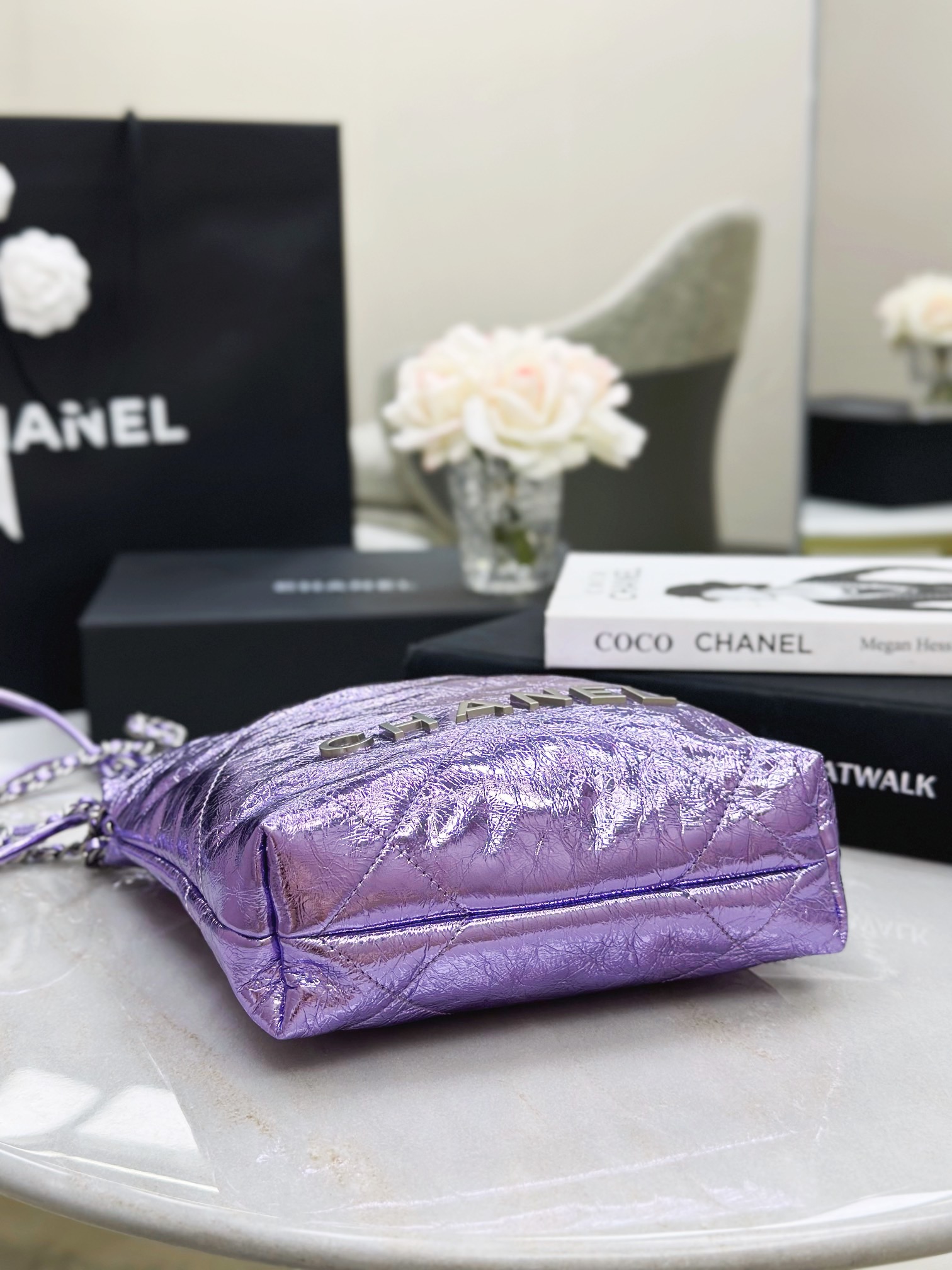 CHANEL Metallic Calfskin Quilted Mini 22bag - image 5