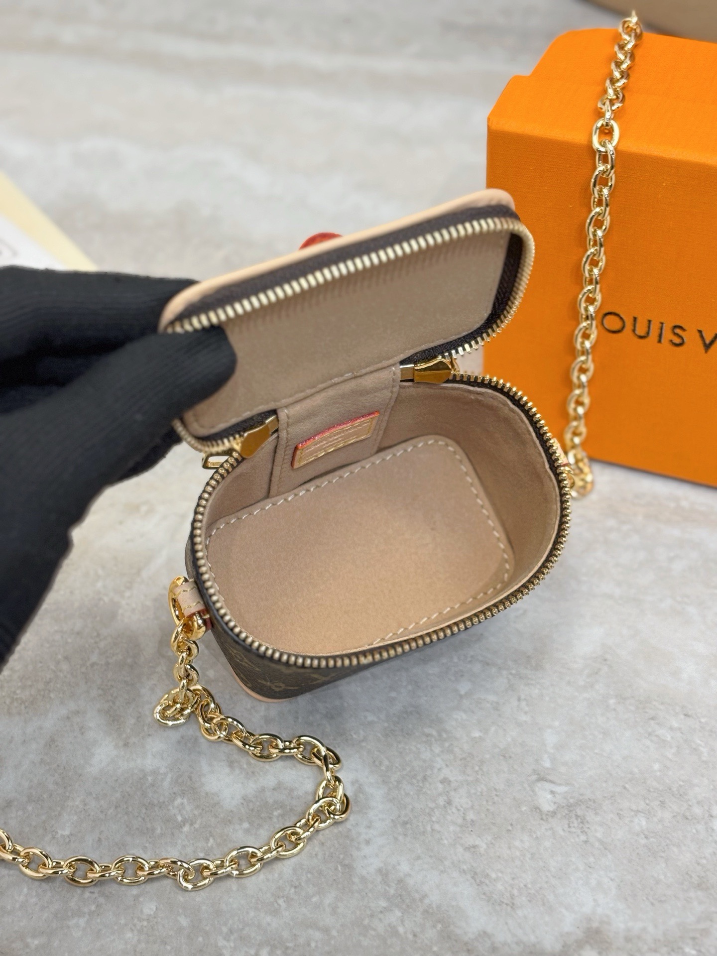 LV Micro Vanity Case M033772 - image 7