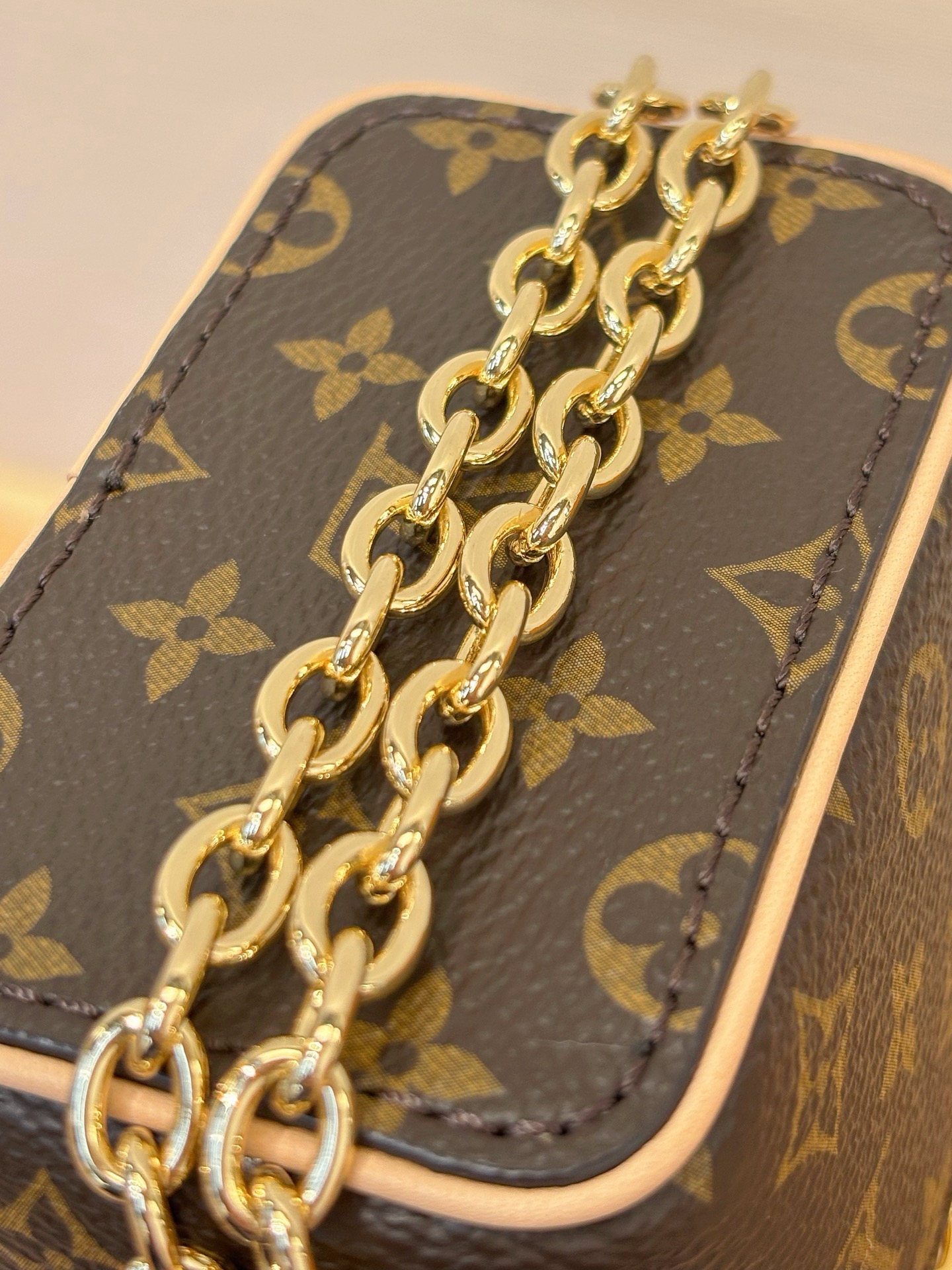 LV Micro Vanity Case M033772 - image 10