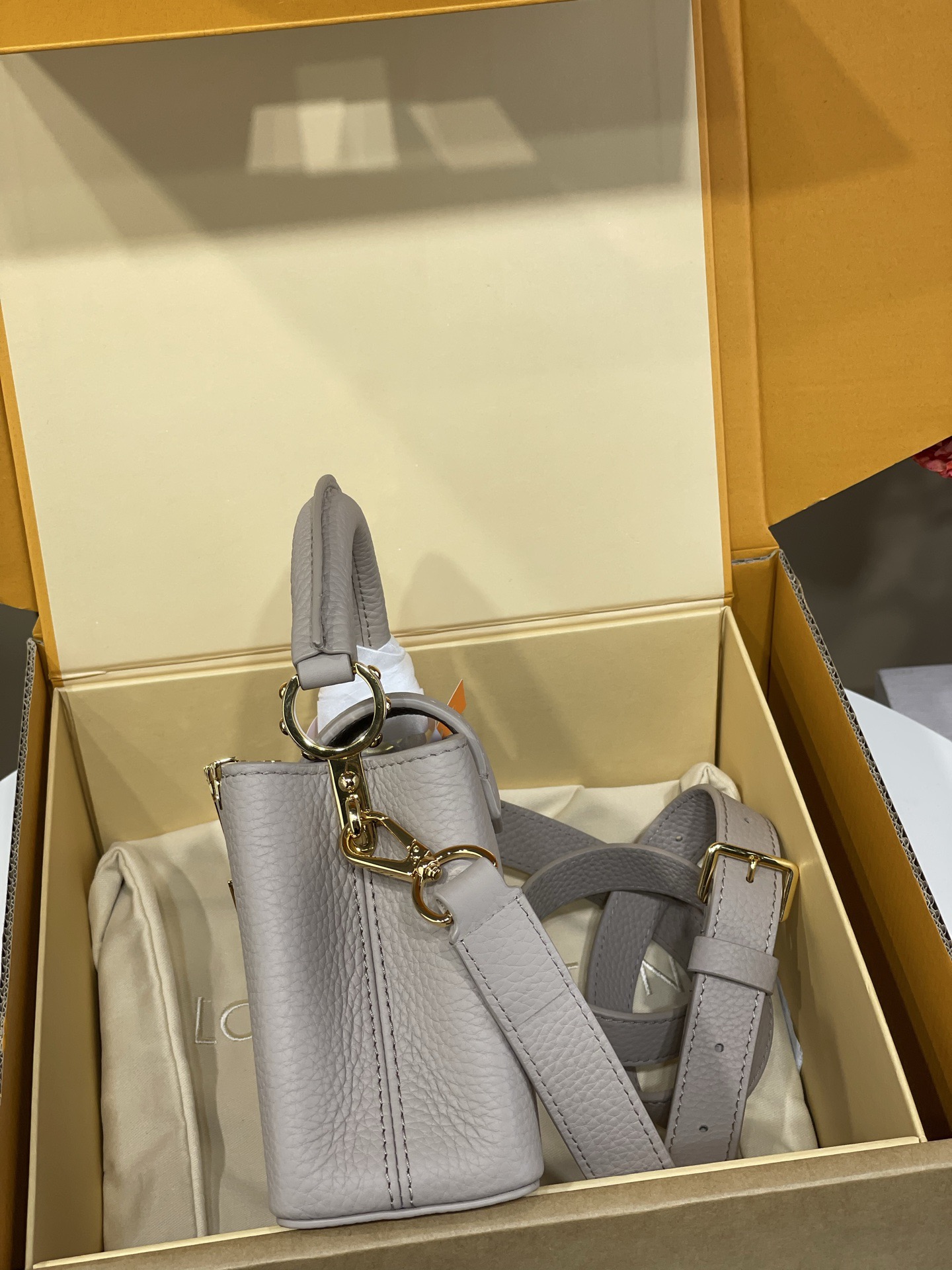 LV Capucines MINI M23766 - image 4