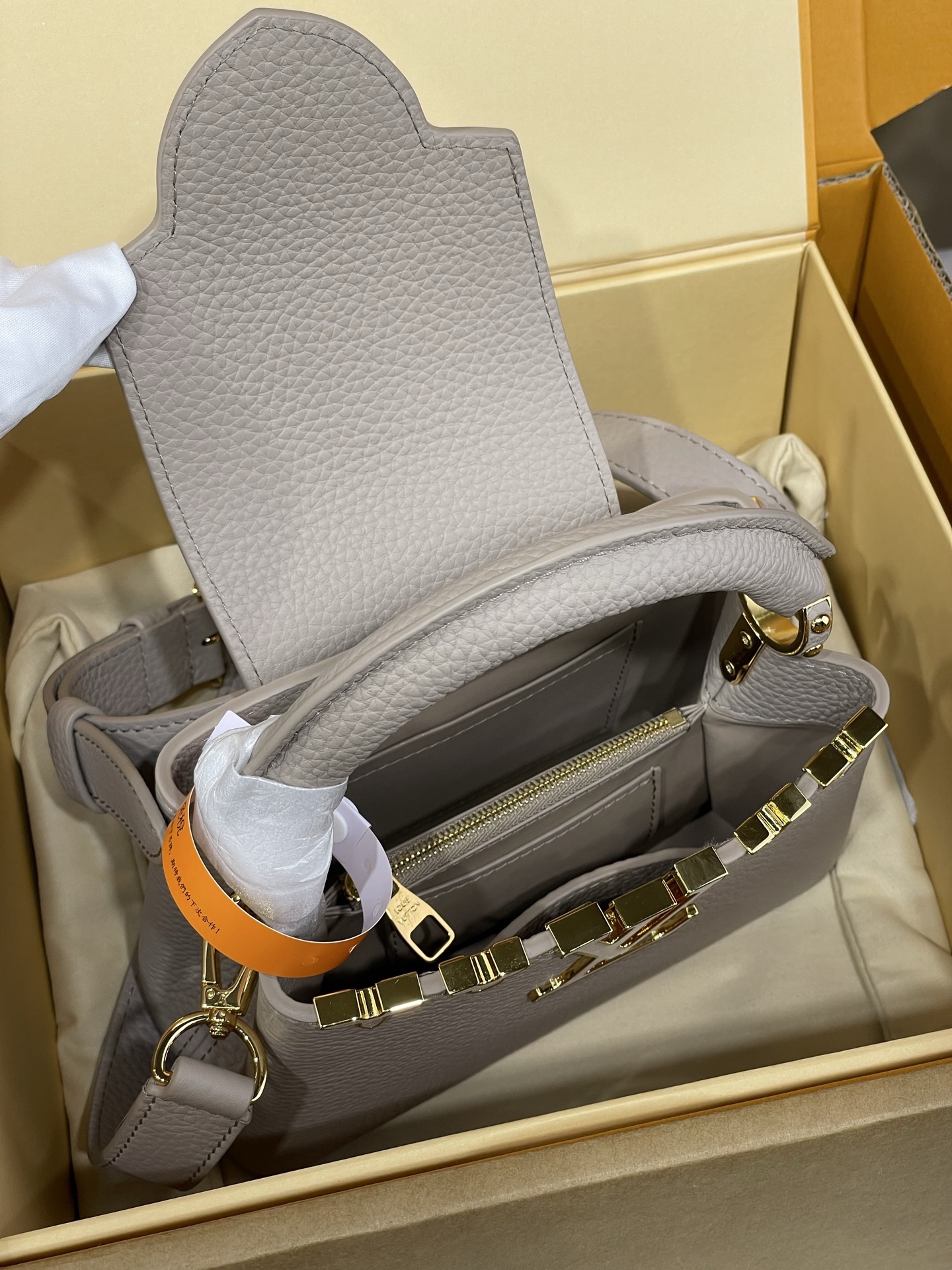 LV Capucines MINI M23766 - image 6