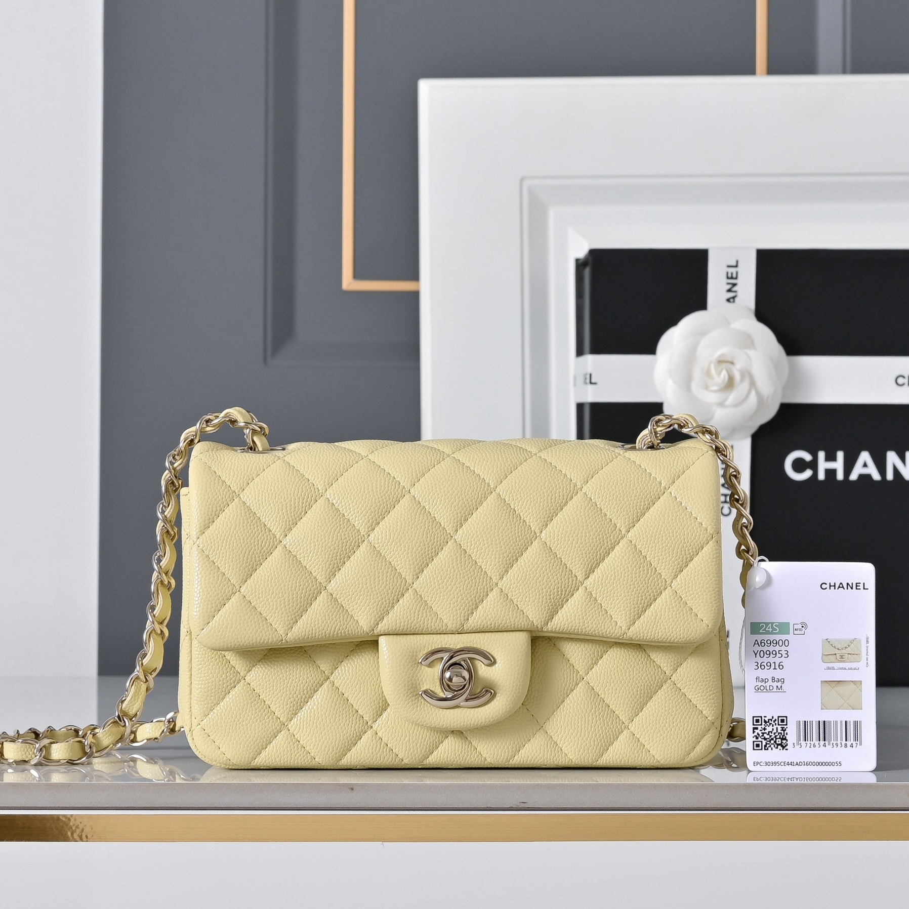 CHANEL Mini Classic Handbag Caviar leather-20CM - image 2