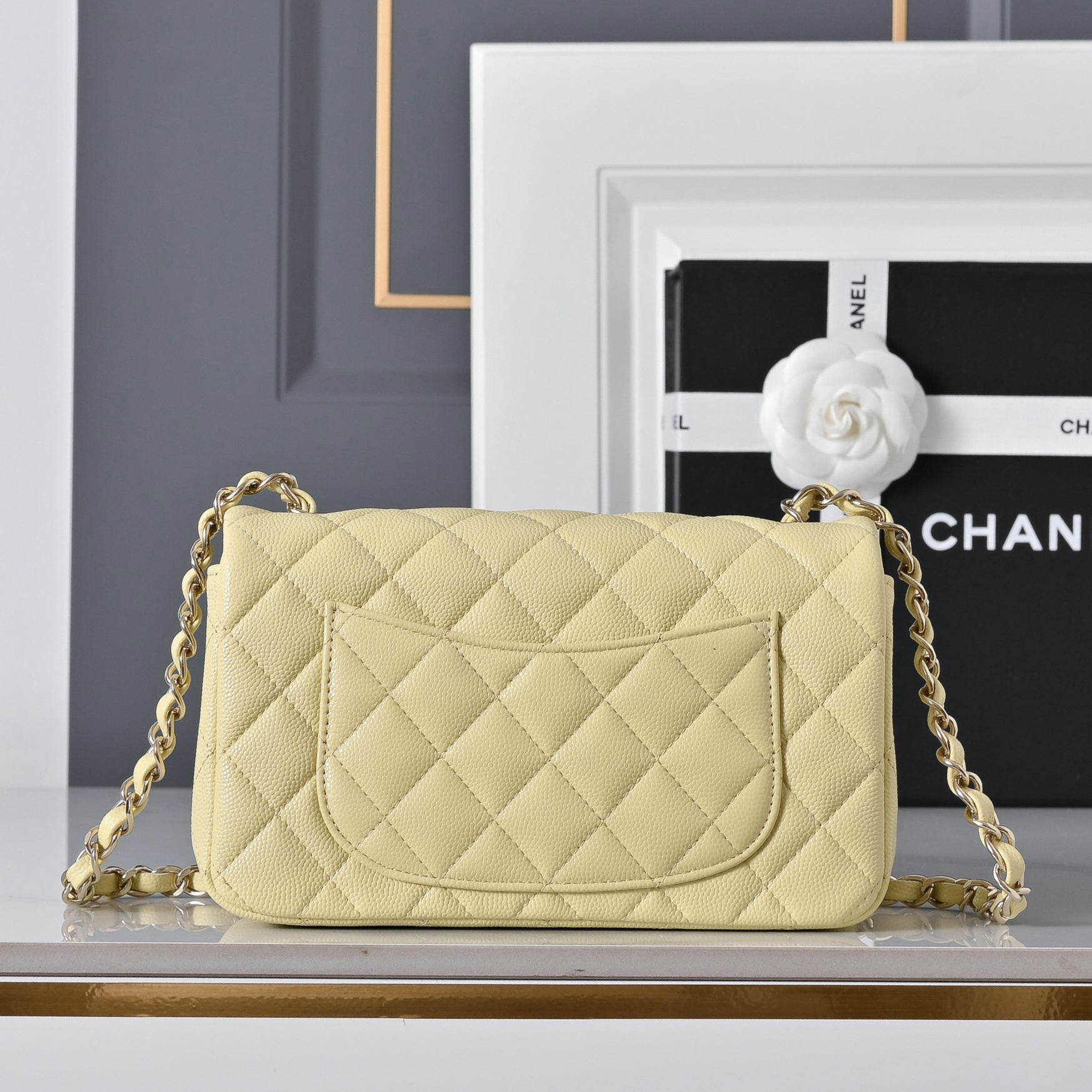CHANEL Mini Classic Handbag Caviar leather-20CM - image 3