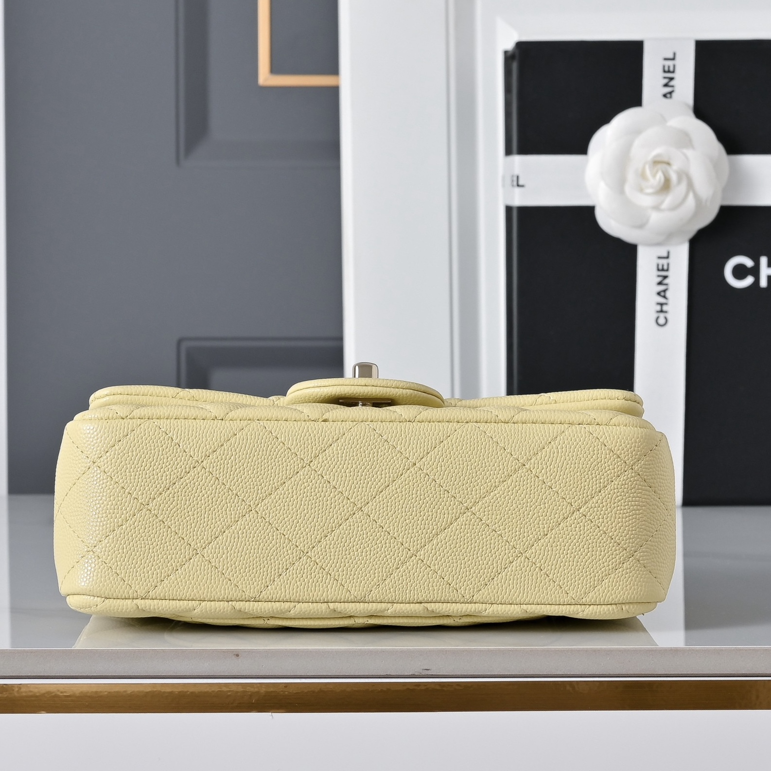 CHANEL Mini Classic Handbag Caviar leather-20CM - image 5