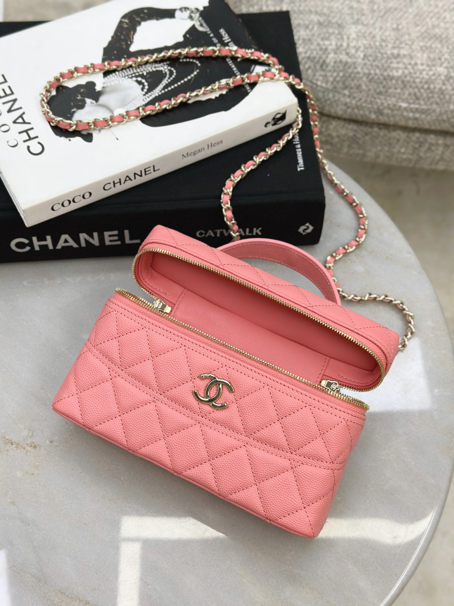 CHANEL 25C Long Vanity with Chain - image 6
