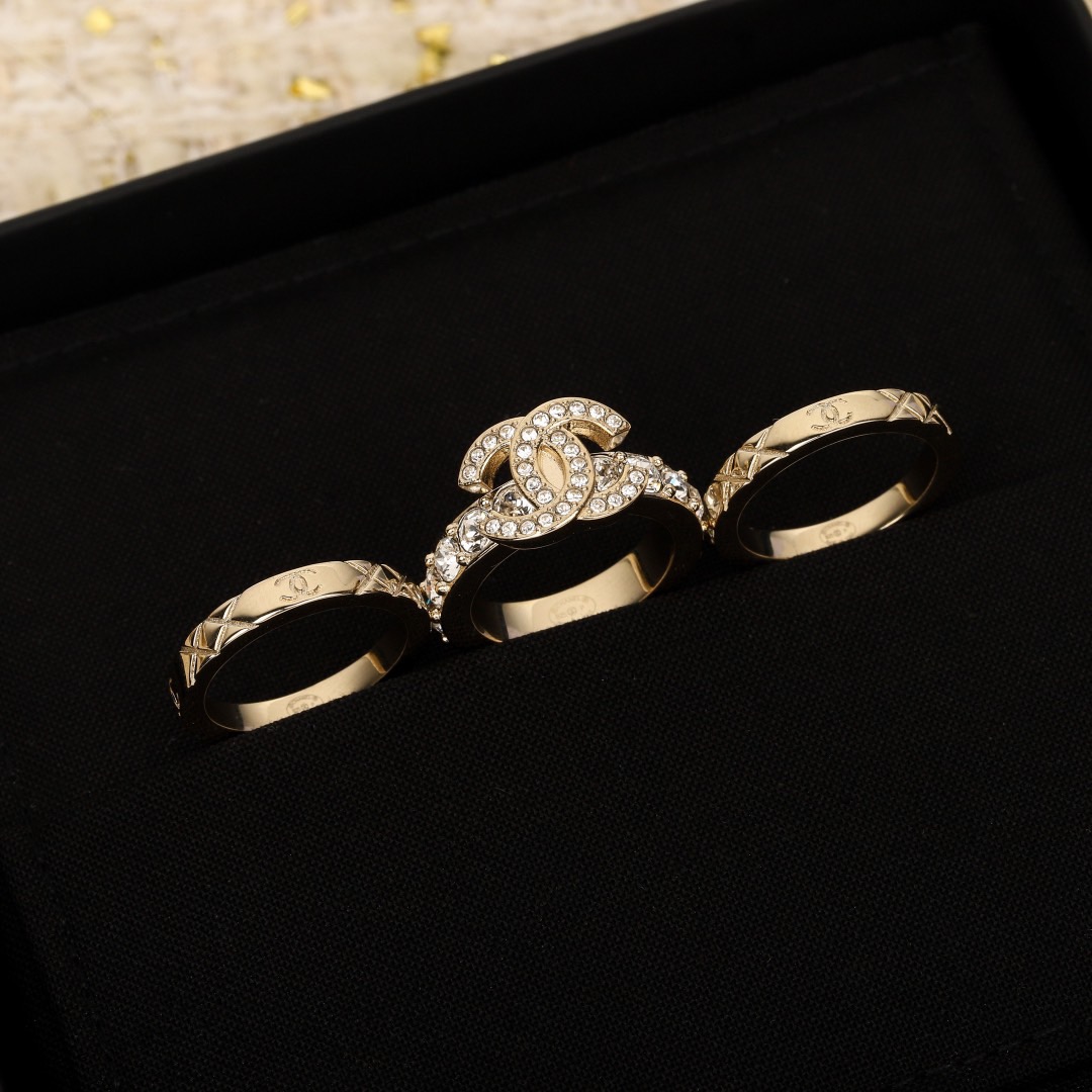 CHANEL 25P Rhinestone Crystal CC Matelassé Ring Set - image 3