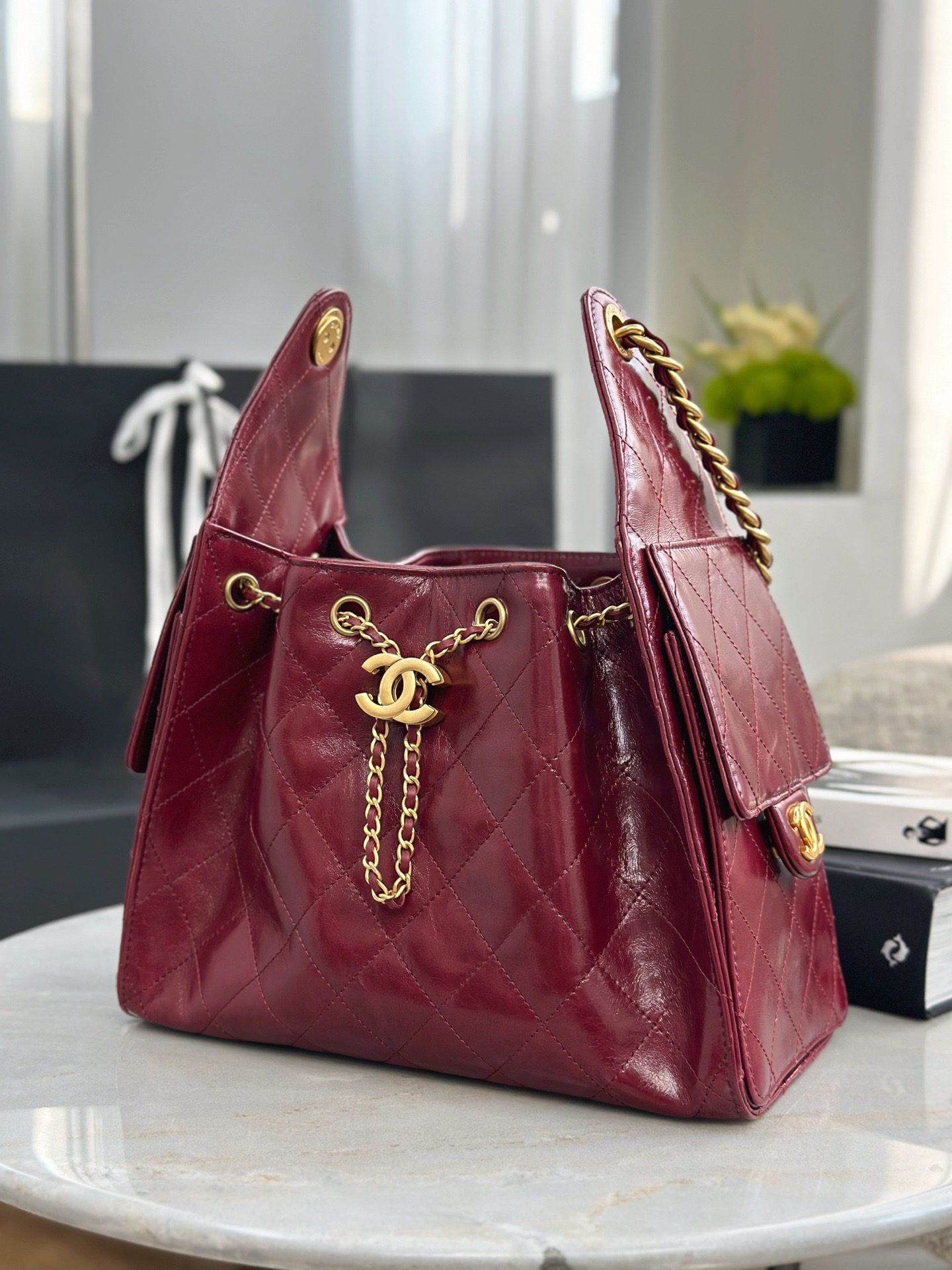 CHANEL 25 Small Handbag Shiny Crumpled Calfskin  Burgundy - image 3