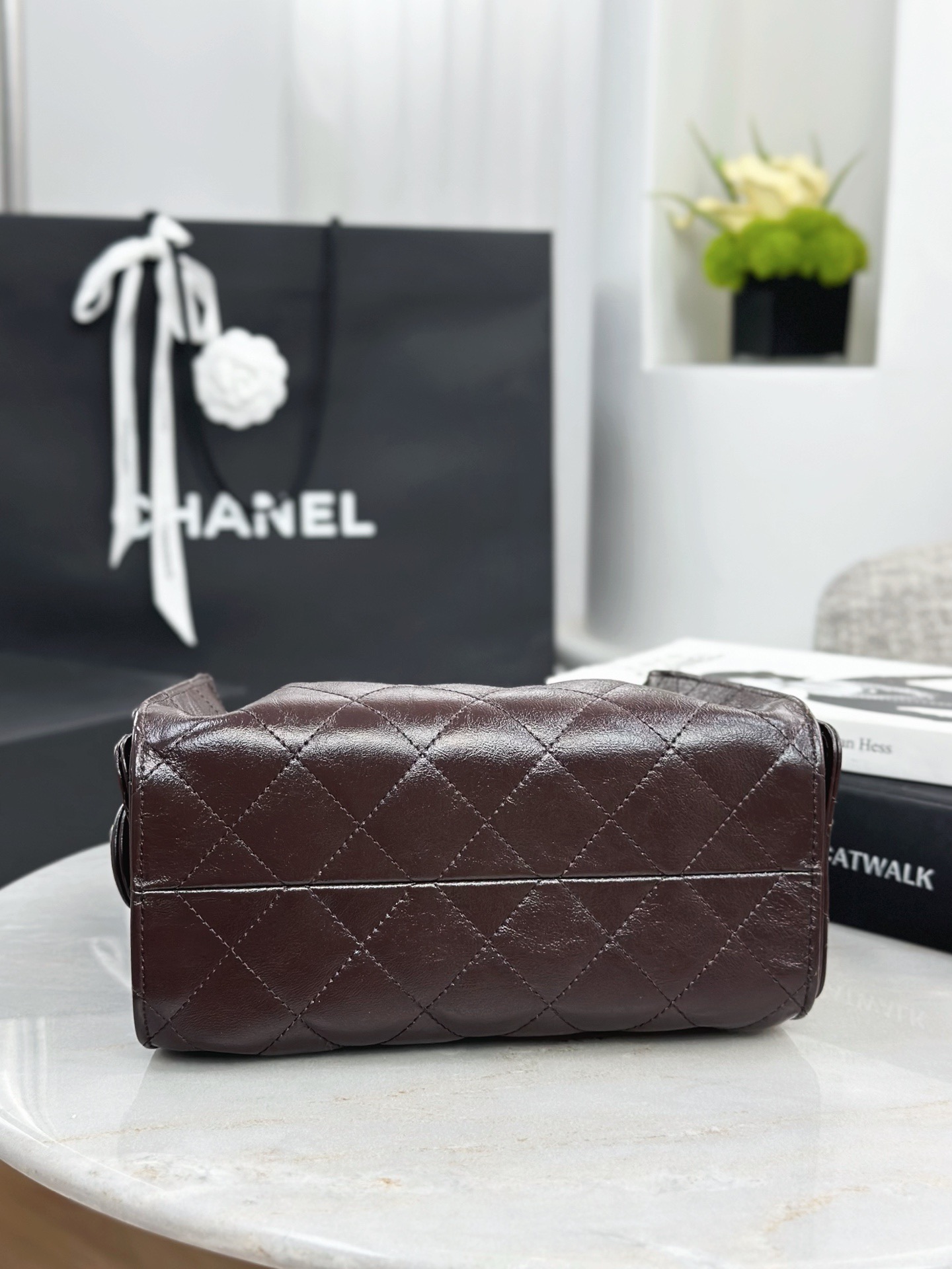 CHANEL 25 Small Handbag Shiny Crumpled Calfskin Dark Brown - image 5