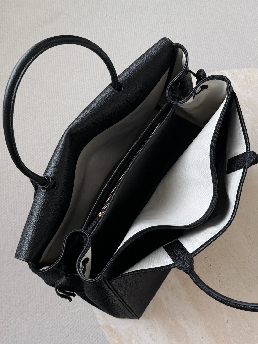 CHANEL Large Tote Grained Calfskin - image 6