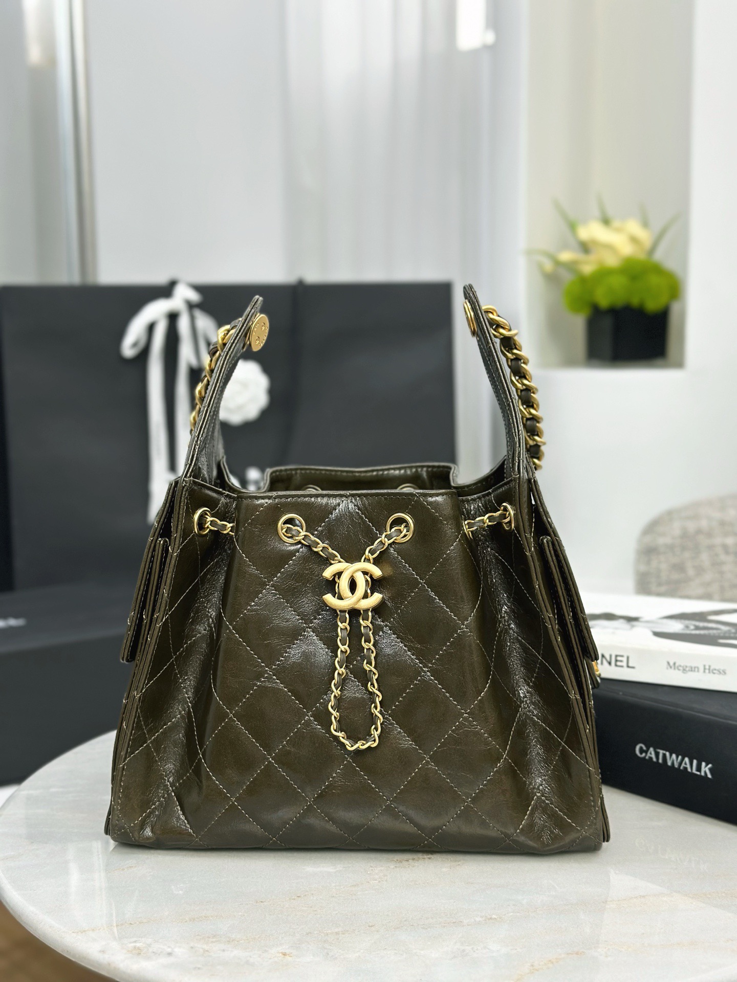 CHANEL 25 Small Handbag Shiny Crumpled Calfskin Khaki - image 2