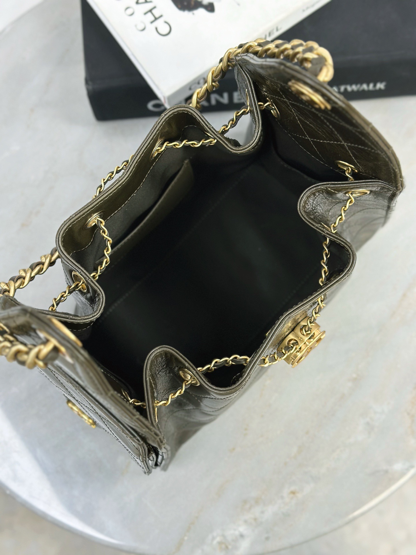 CHANEL 25 Small Handbag Shiny Crumpled Calfskin Khaki - image 8