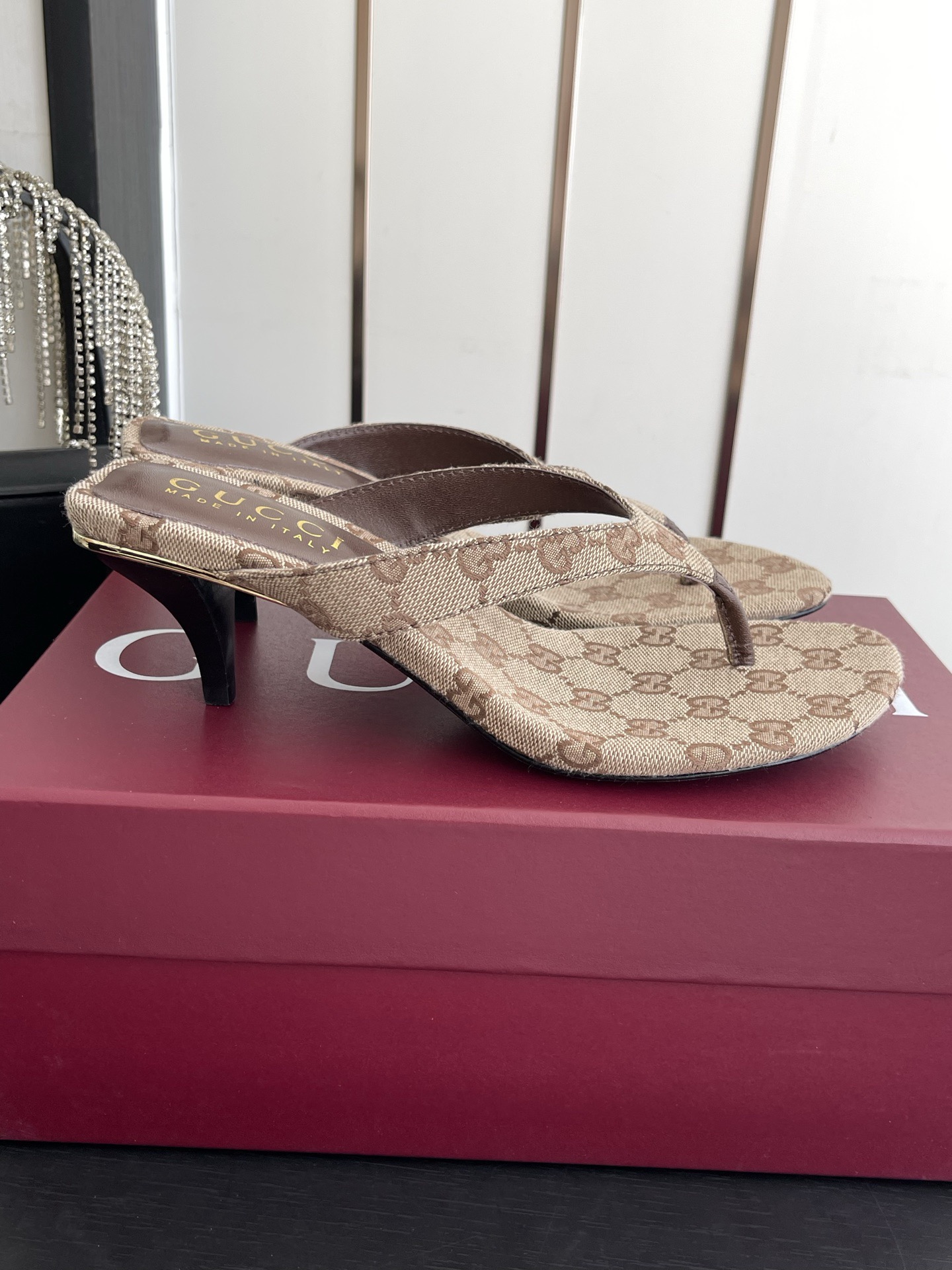 GUCCI Vuttoria thong in sand and brown GG canvas - image 3