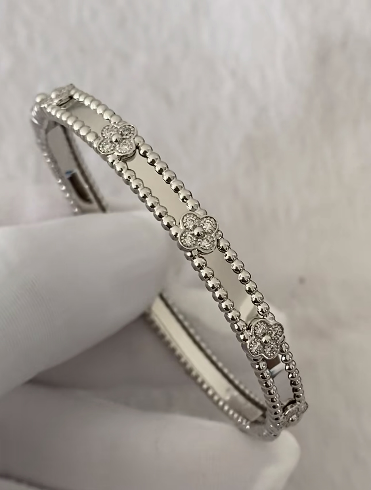 VCA Perlee sweet clovers cuff - image 2