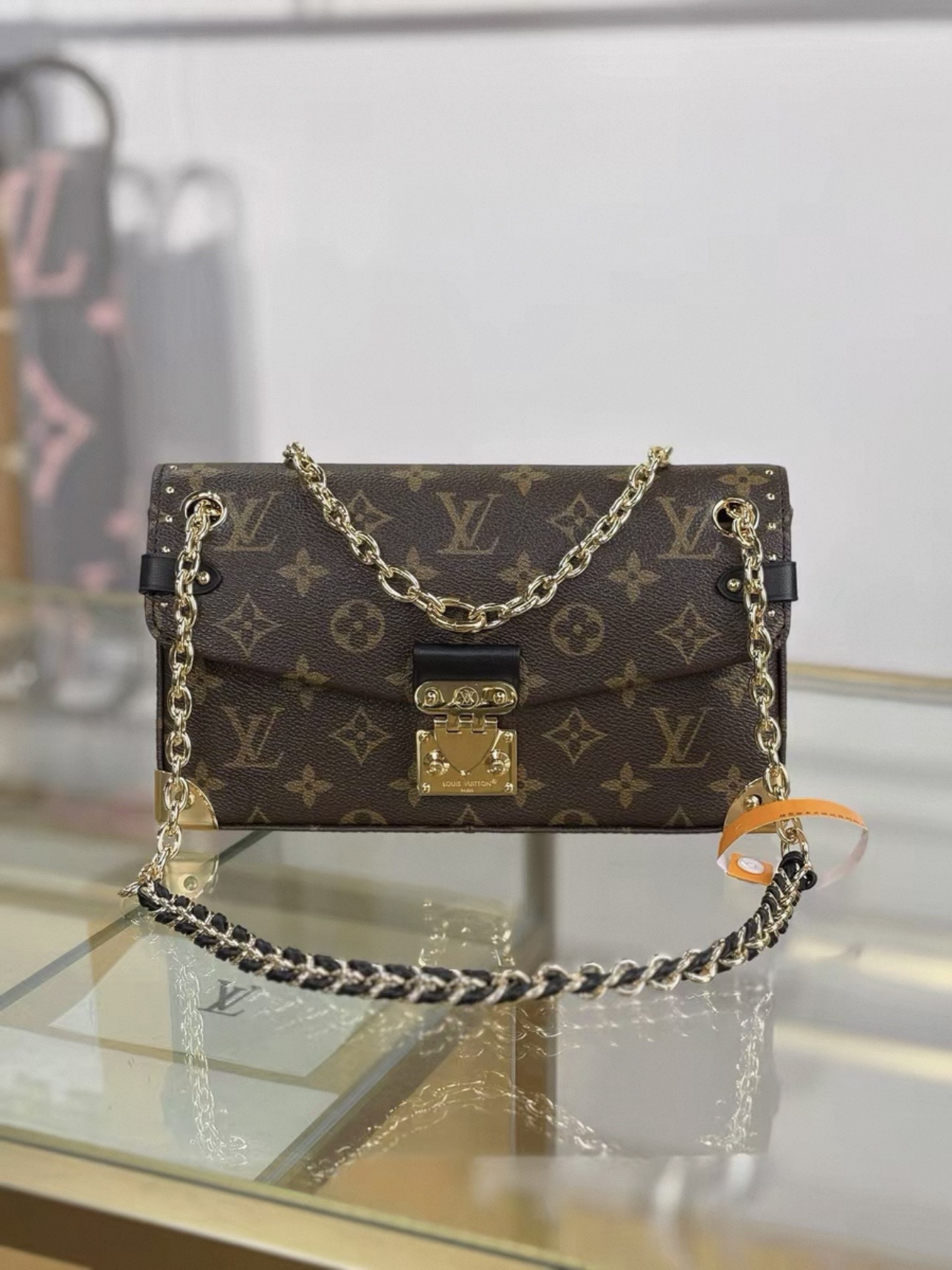 LV Trunkie East West - image 2