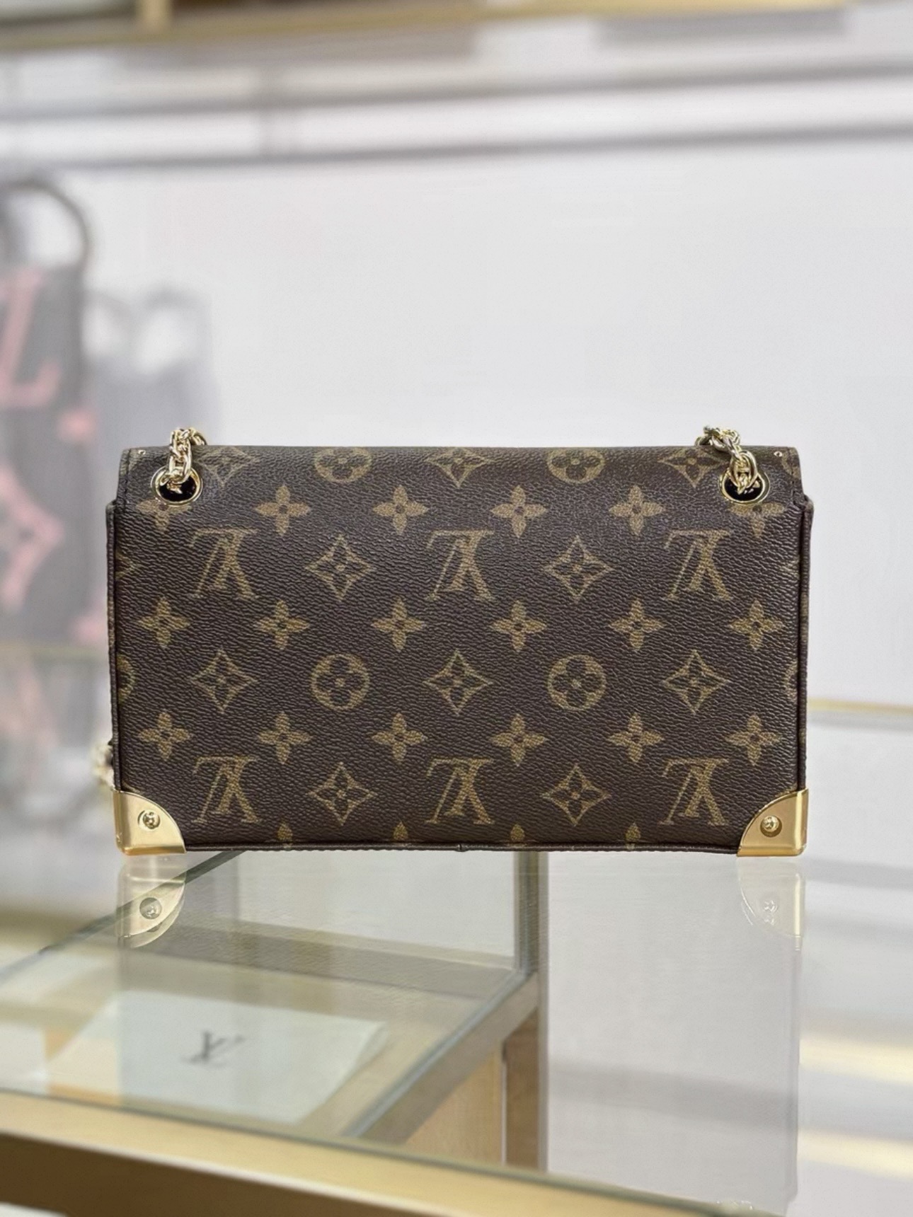 LV Trunkie East West - image 5
