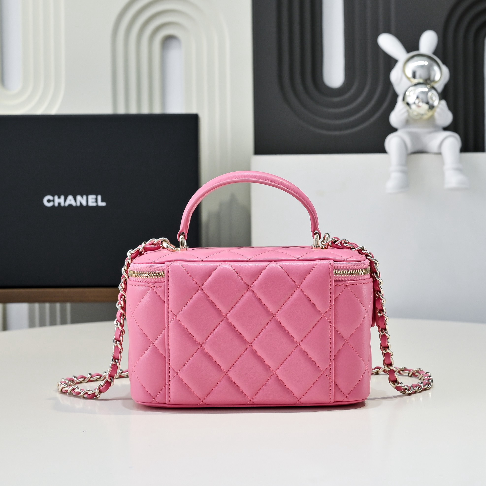 CHANEL Glossy Lambskin Vanity bag - image 3