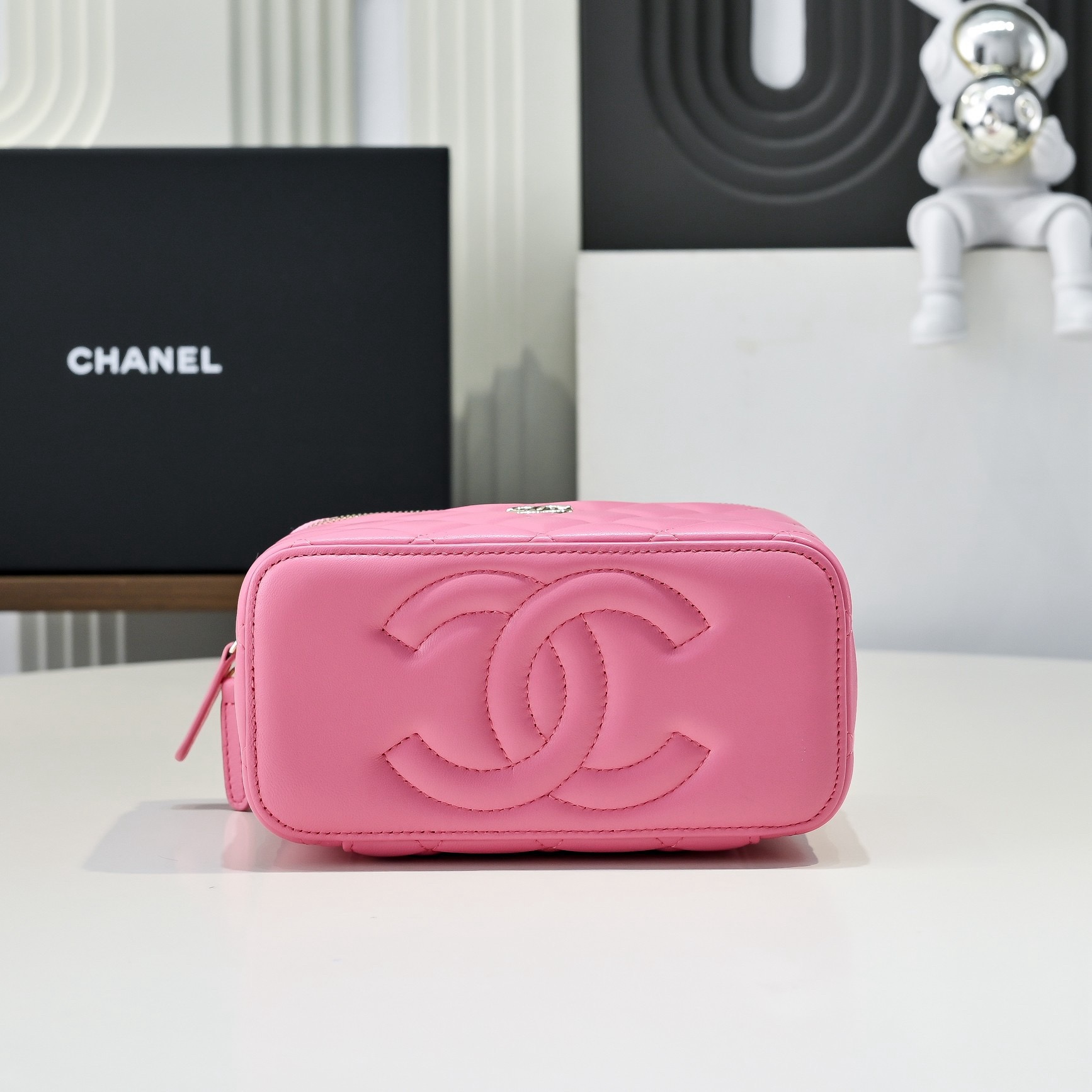 CHANEL Glossy Lambskin Vanity bag - image 5