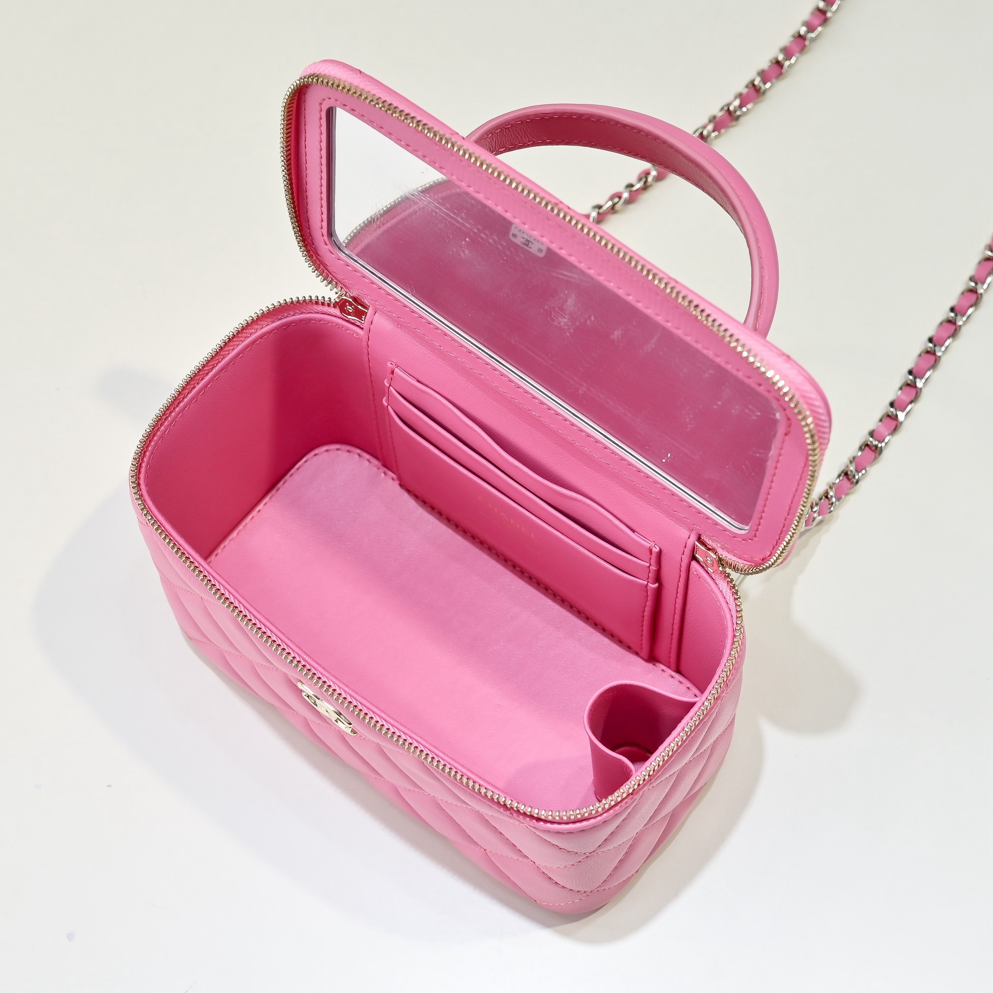 CHANEL Glossy Lambskin Vanity bag - image 7